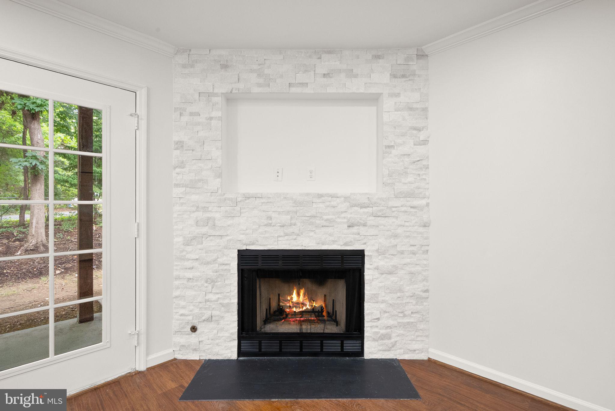 7256 GLEN HOLLOW COURT 2