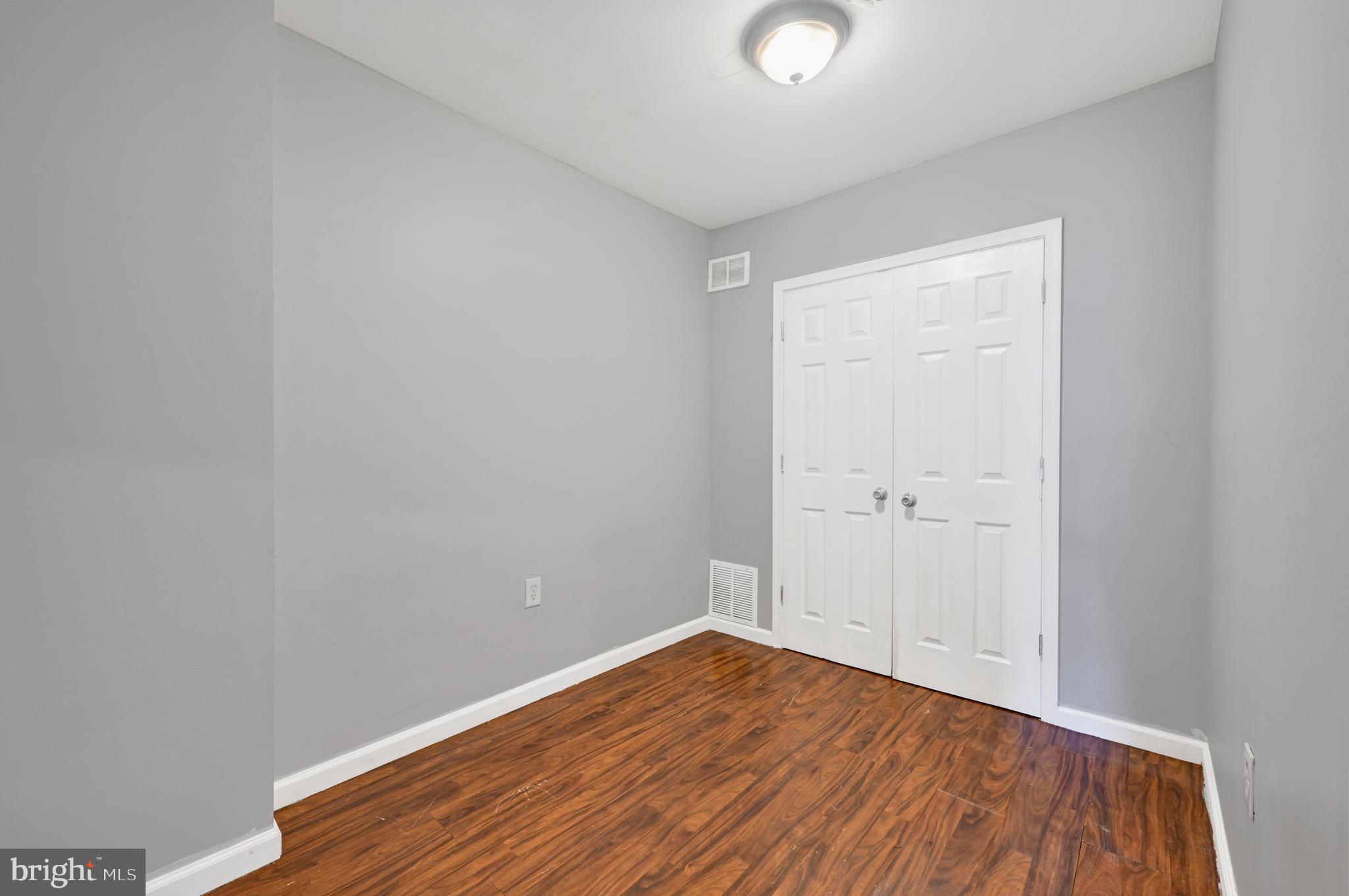 ELWOOD PARK - Residential