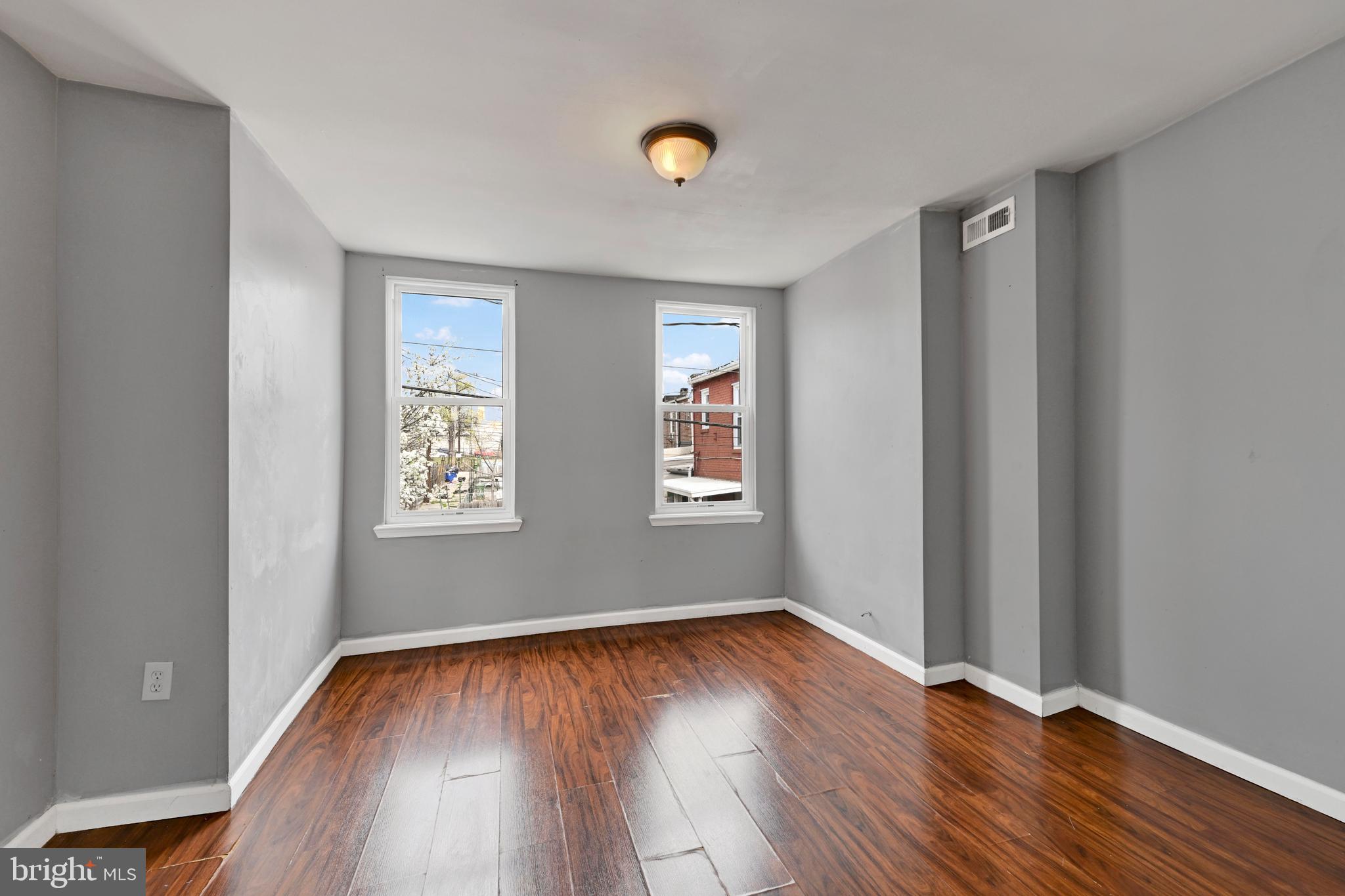 ELWOOD PARK - Residential