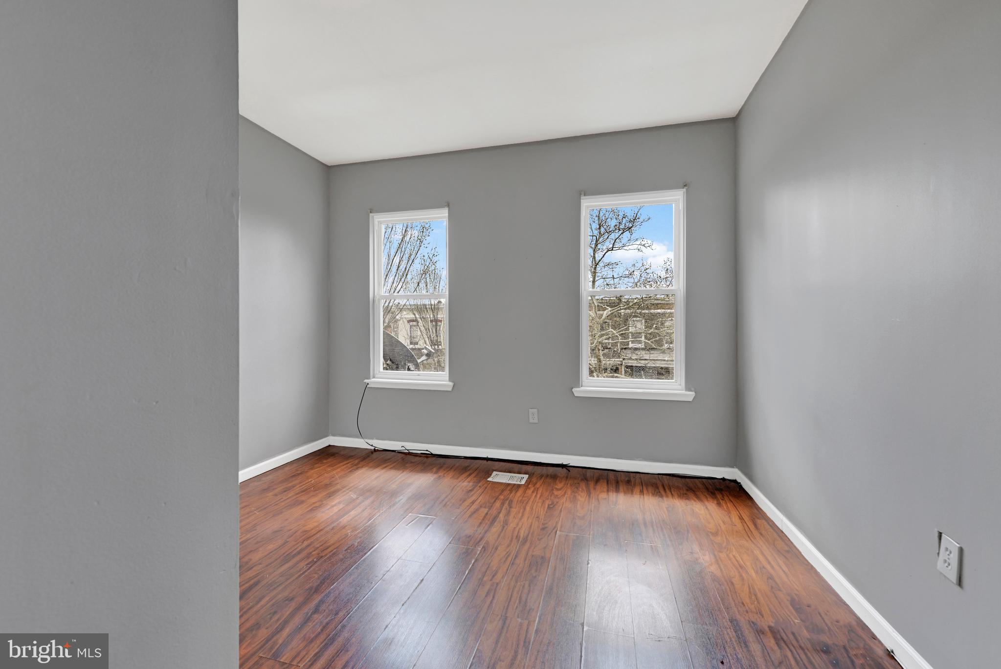 ELWOOD PARK - Residential