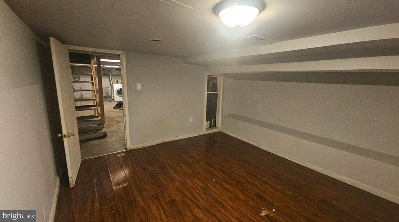 ELWOOD PARK - Residential