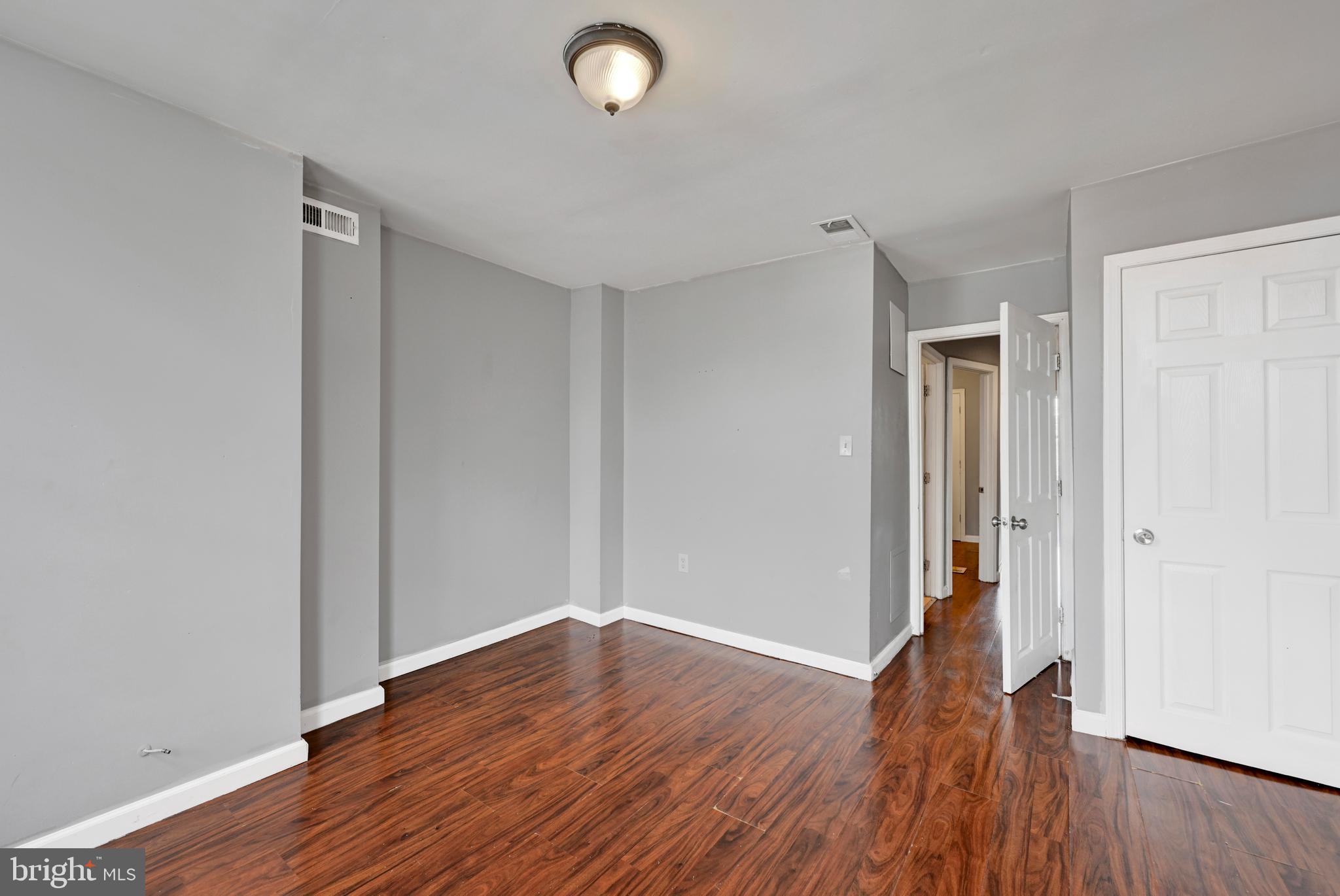 ELWOOD PARK - Residential