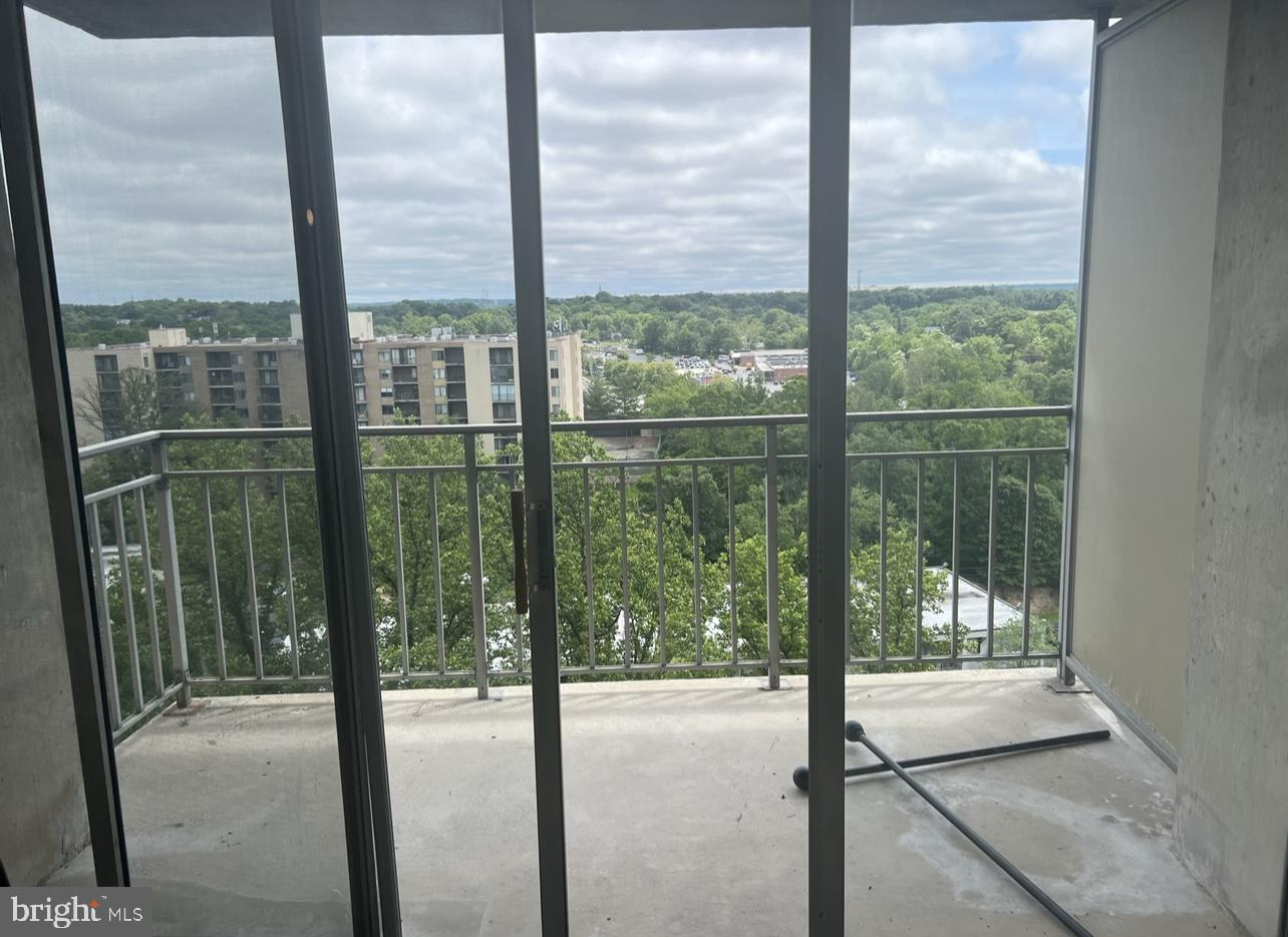 PRESIDENTIAL TOWERS - Residential Lease