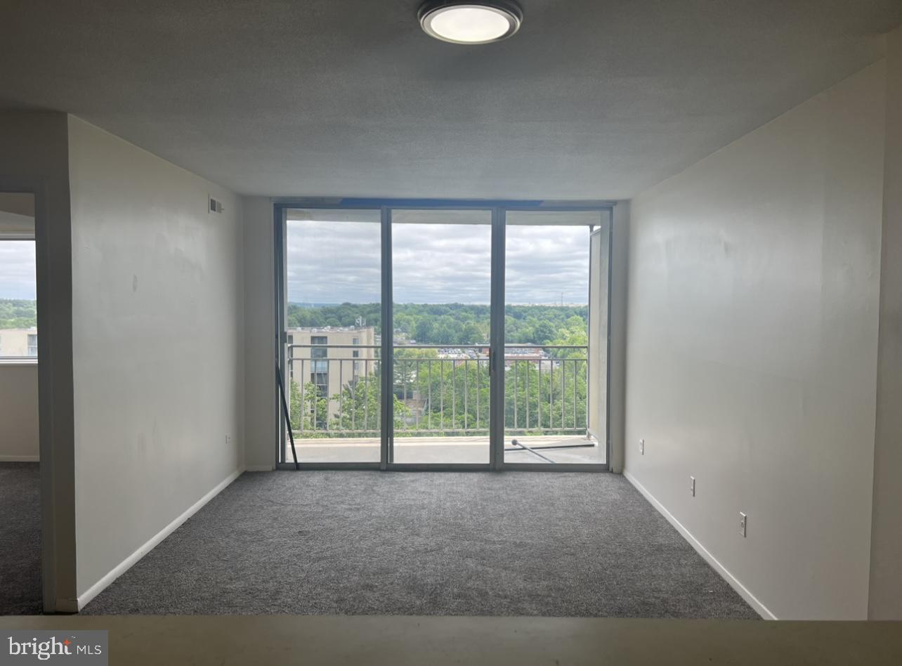 PRESIDENTIAL TOWERS - Residential Lease