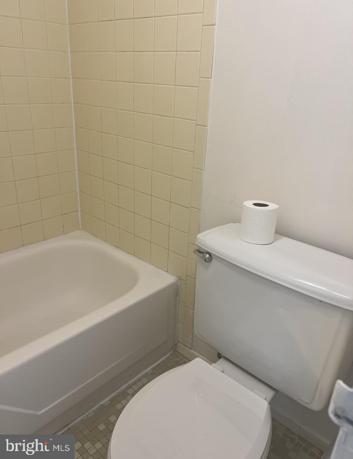 PRESIDENTIAL TOWERS - Residential Lease