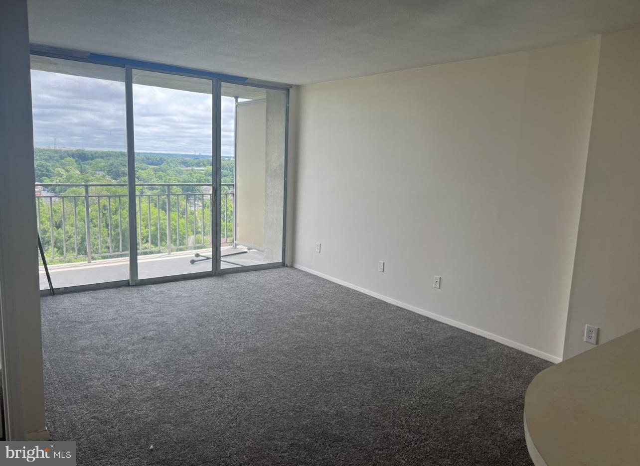 PRESIDENTIAL TOWERS - Residential Lease