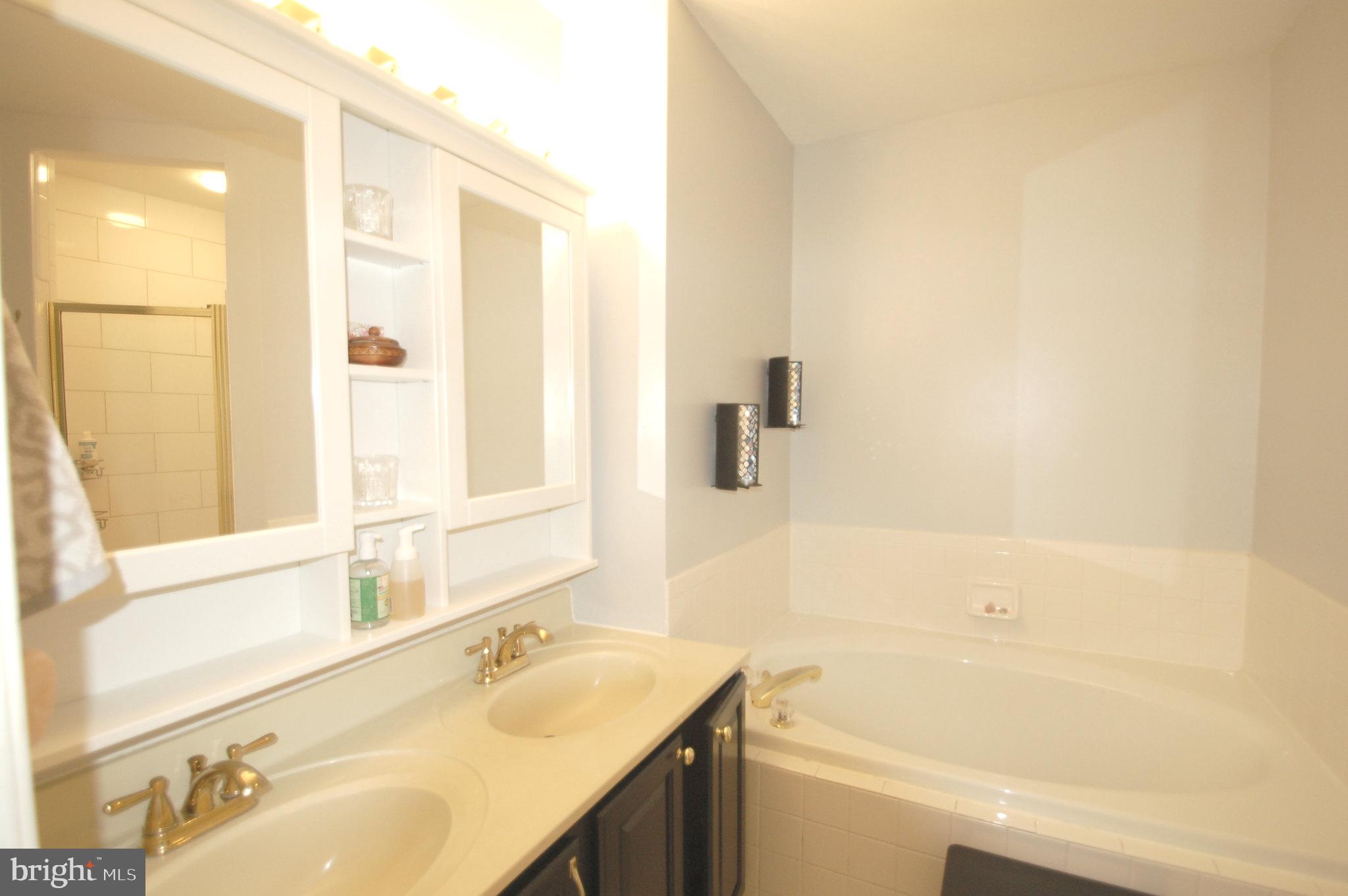 KENTLANDS HILL DISTRICT - Residential Lease