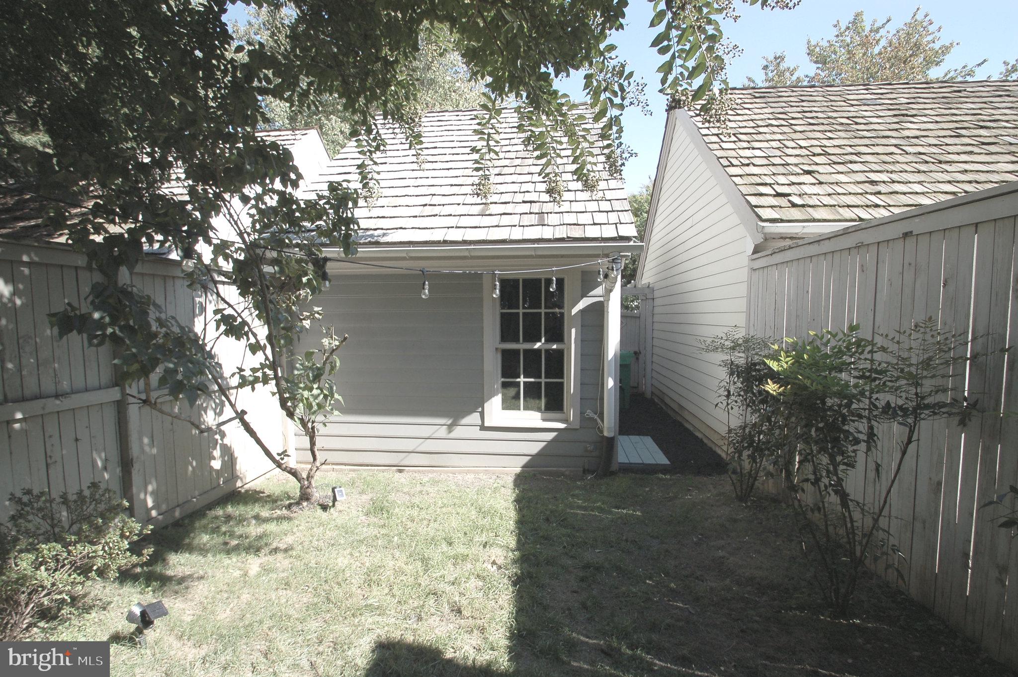 KENTLANDS HILL DISTRICT - Residential Lease