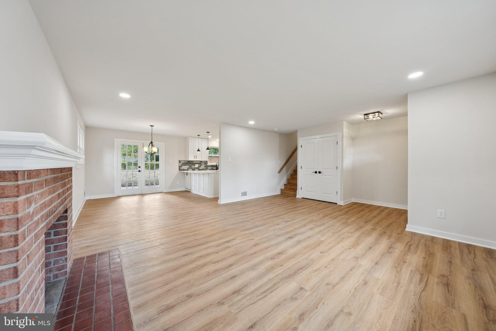 CRESTWOOD MANOR - Residential