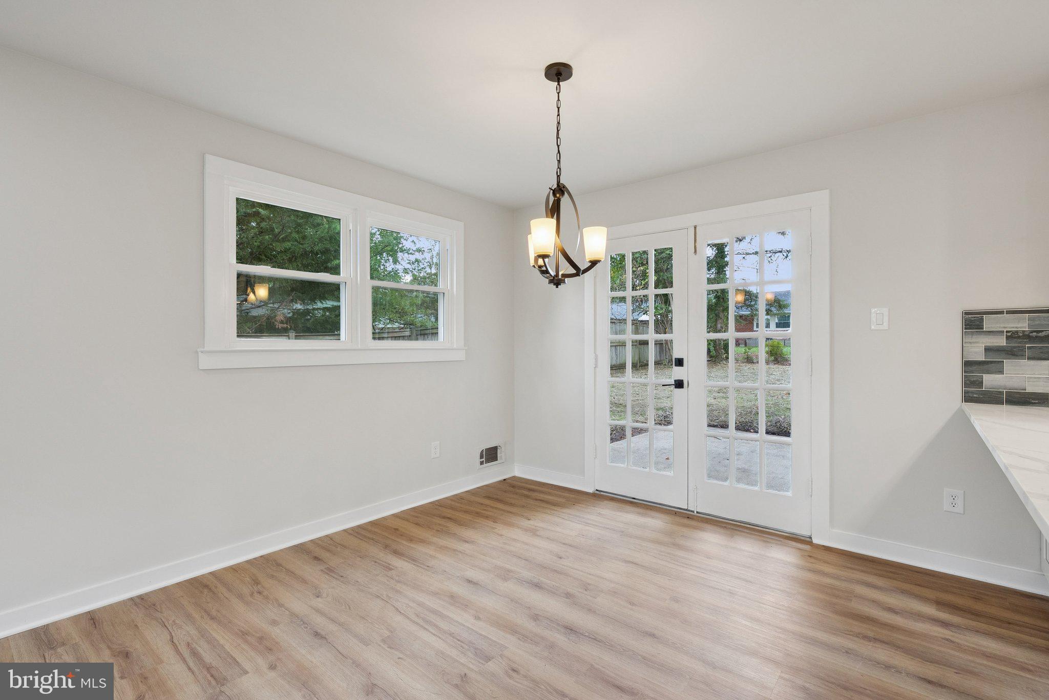 CRESTWOOD MANOR - Residential