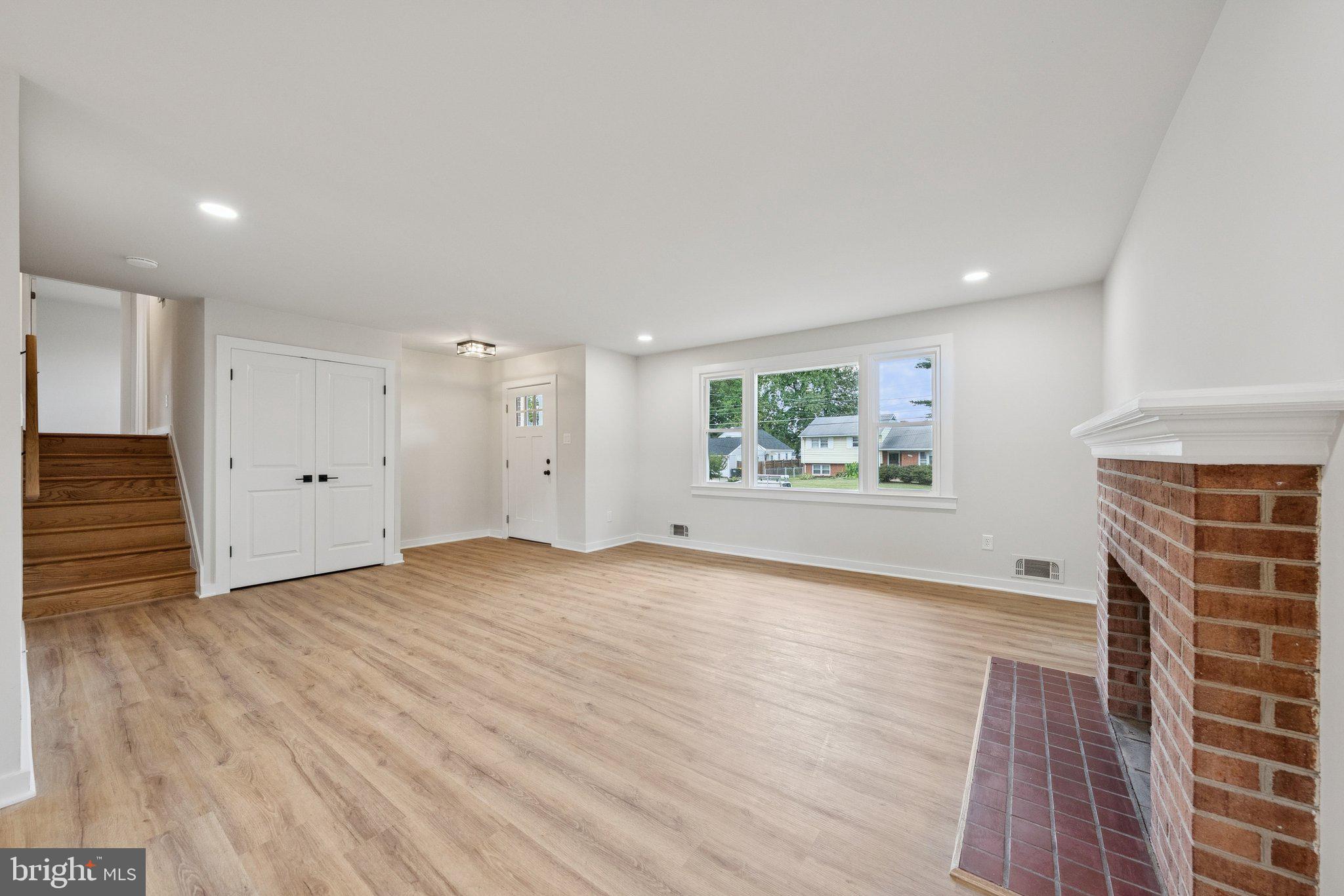 CRESTWOOD MANOR - Residential