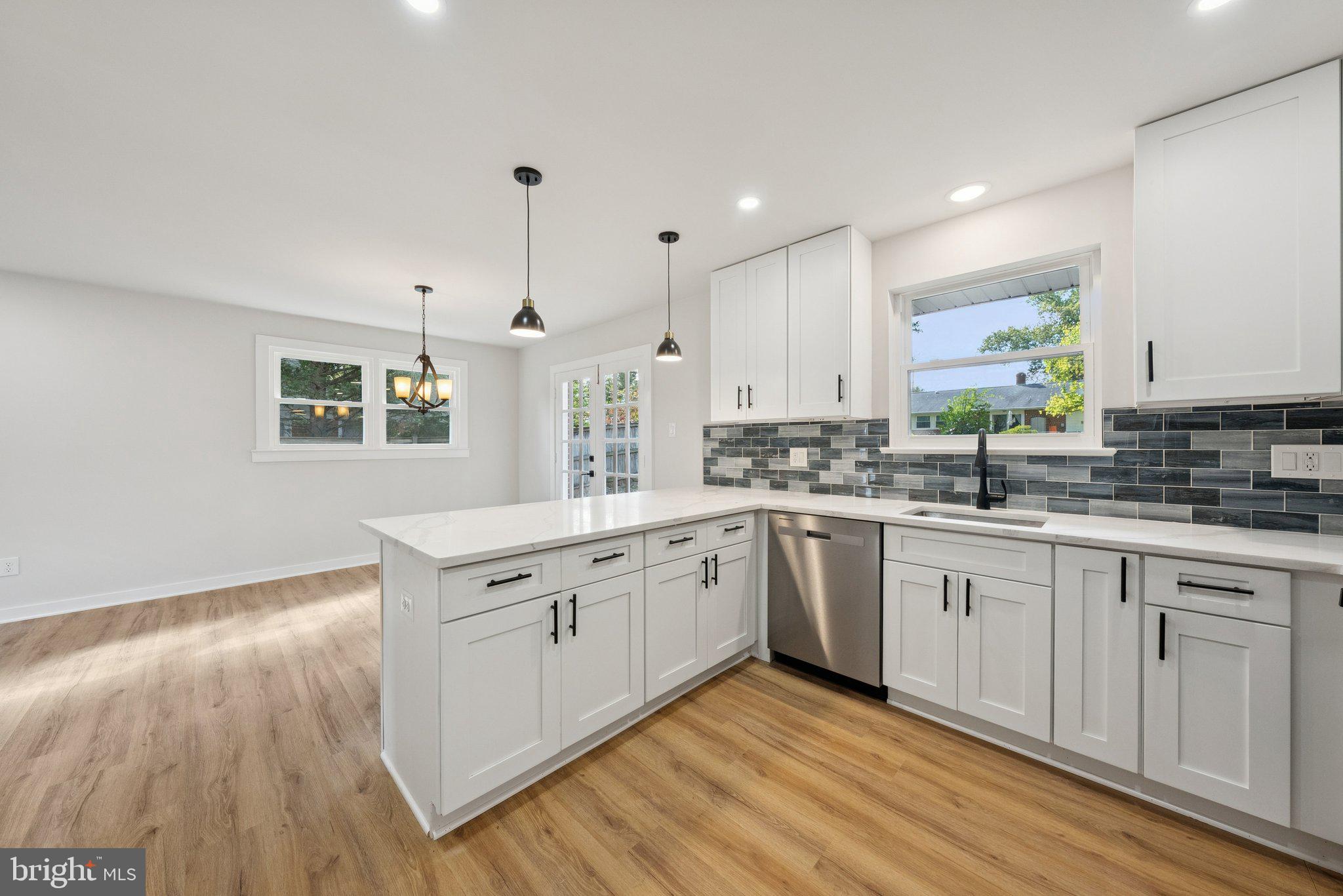 CRESTWOOD MANOR - Residential