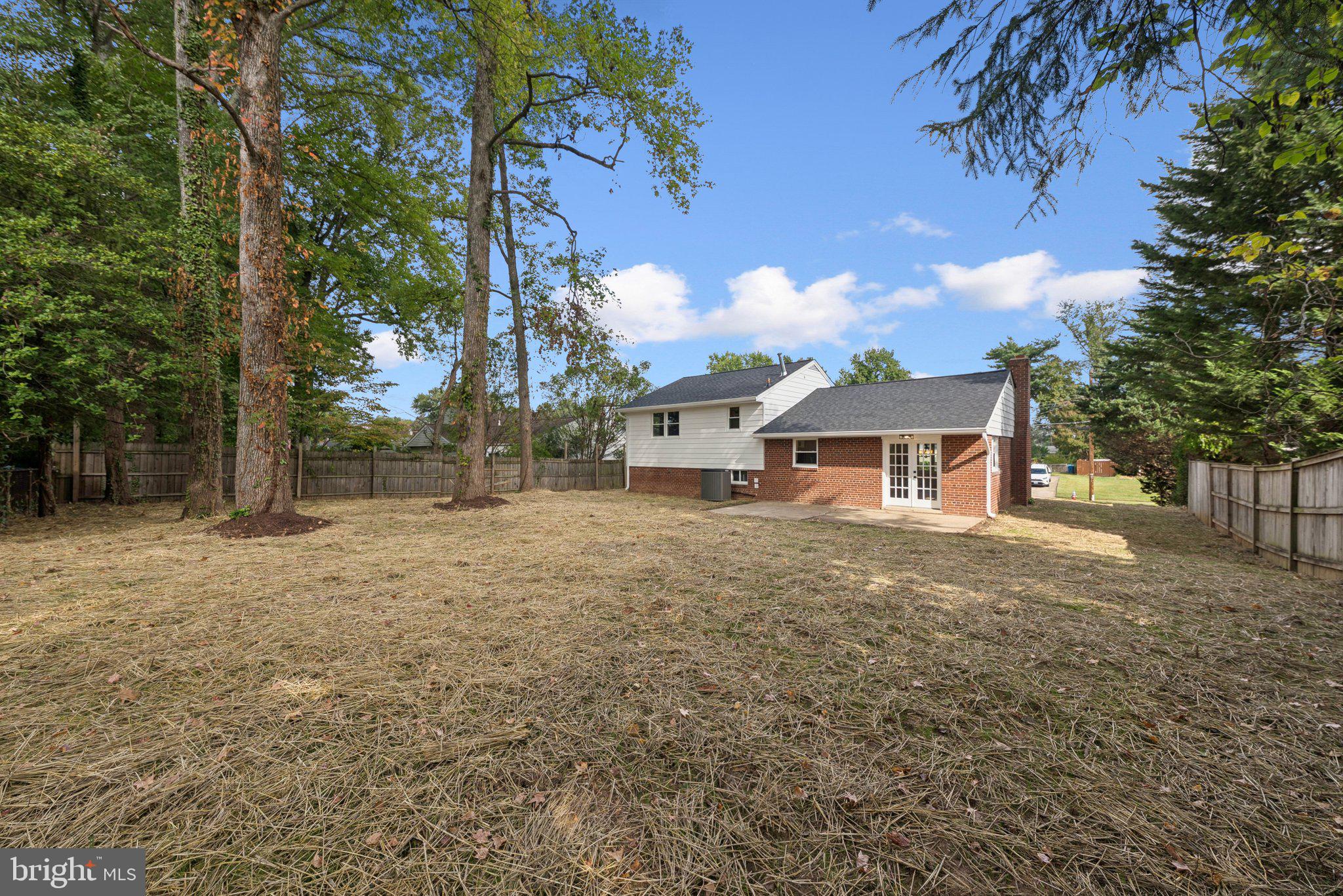 CRESTWOOD MANOR - Residential