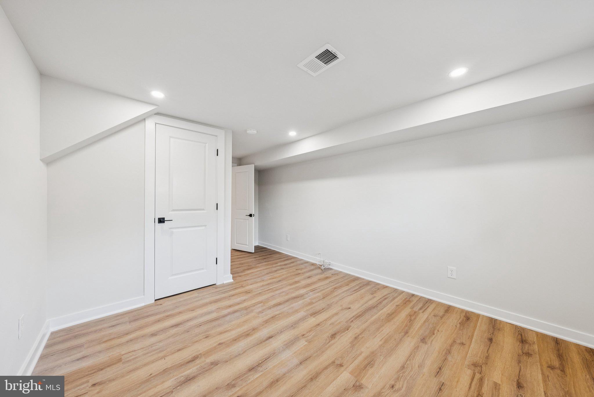 CRESTWOOD MANOR - Residential