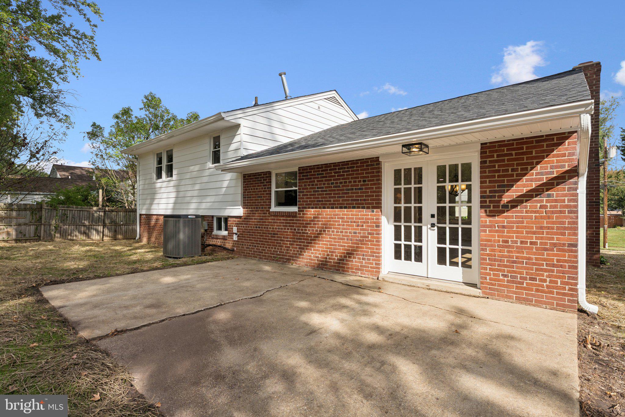 CRESTWOOD MANOR - Residential