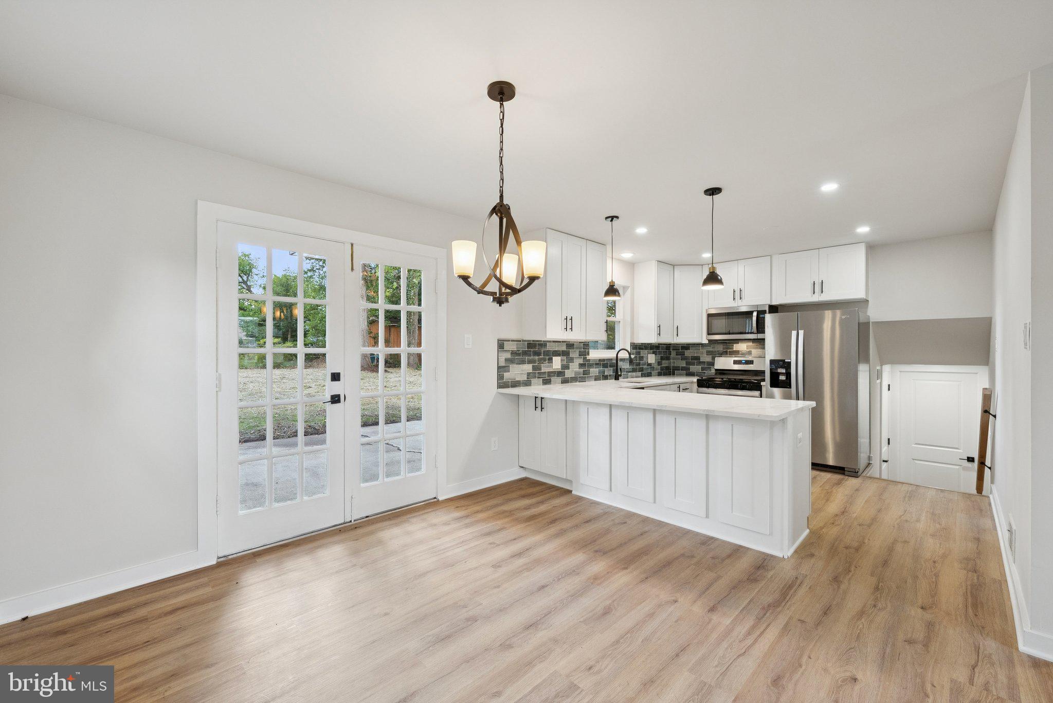 CRESTWOOD MANOR - Residential