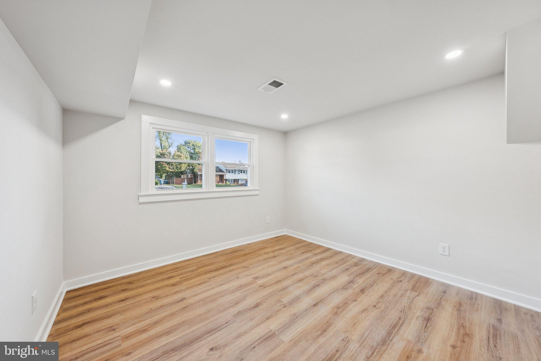 CRESTWOOD MANOR - Residential