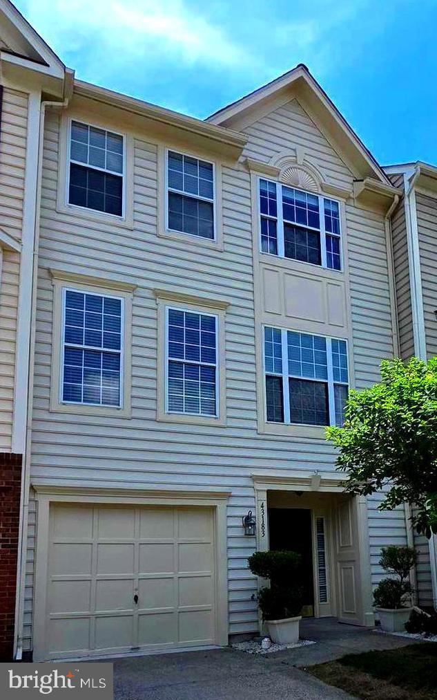 Beautiful Townhome in heart of Ashburn, close to everything. This home is in great shape, move in ready so just go show. Contact listing agent for any additional info.