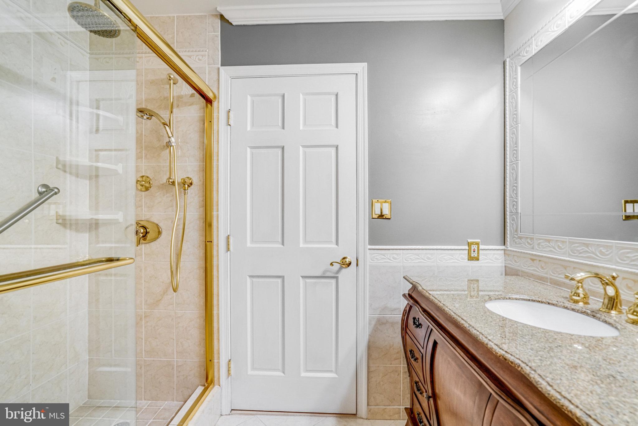 SKYLINE HOUSE - Residential Lease