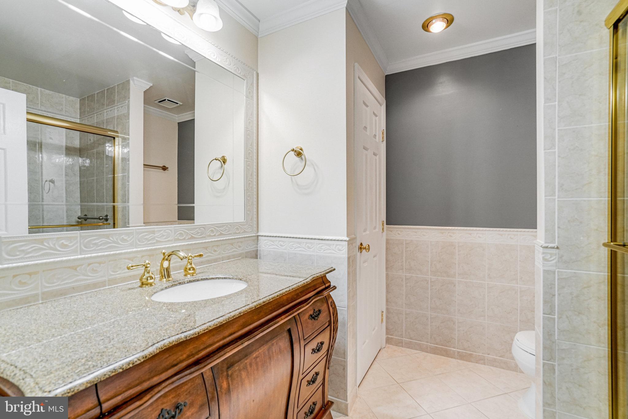 SKYLINE HOUSE - Residential Lease