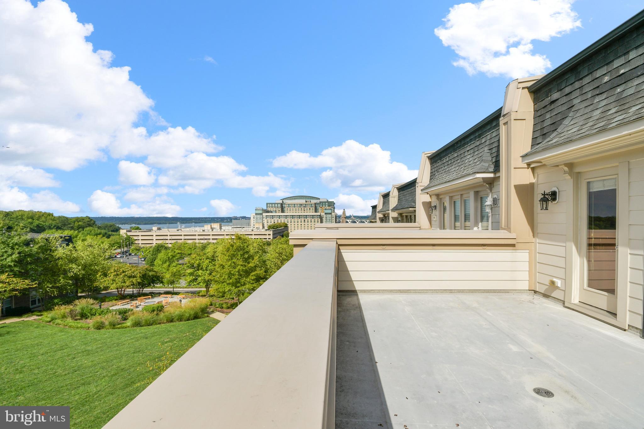 POTOMAC OVERLOOK CONDO - Residential