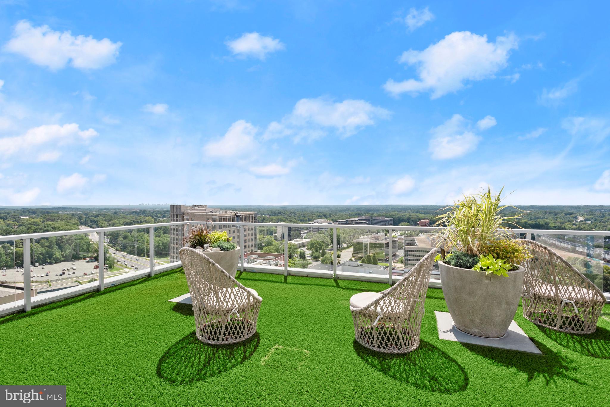 PIKE AND ROSE - Residential