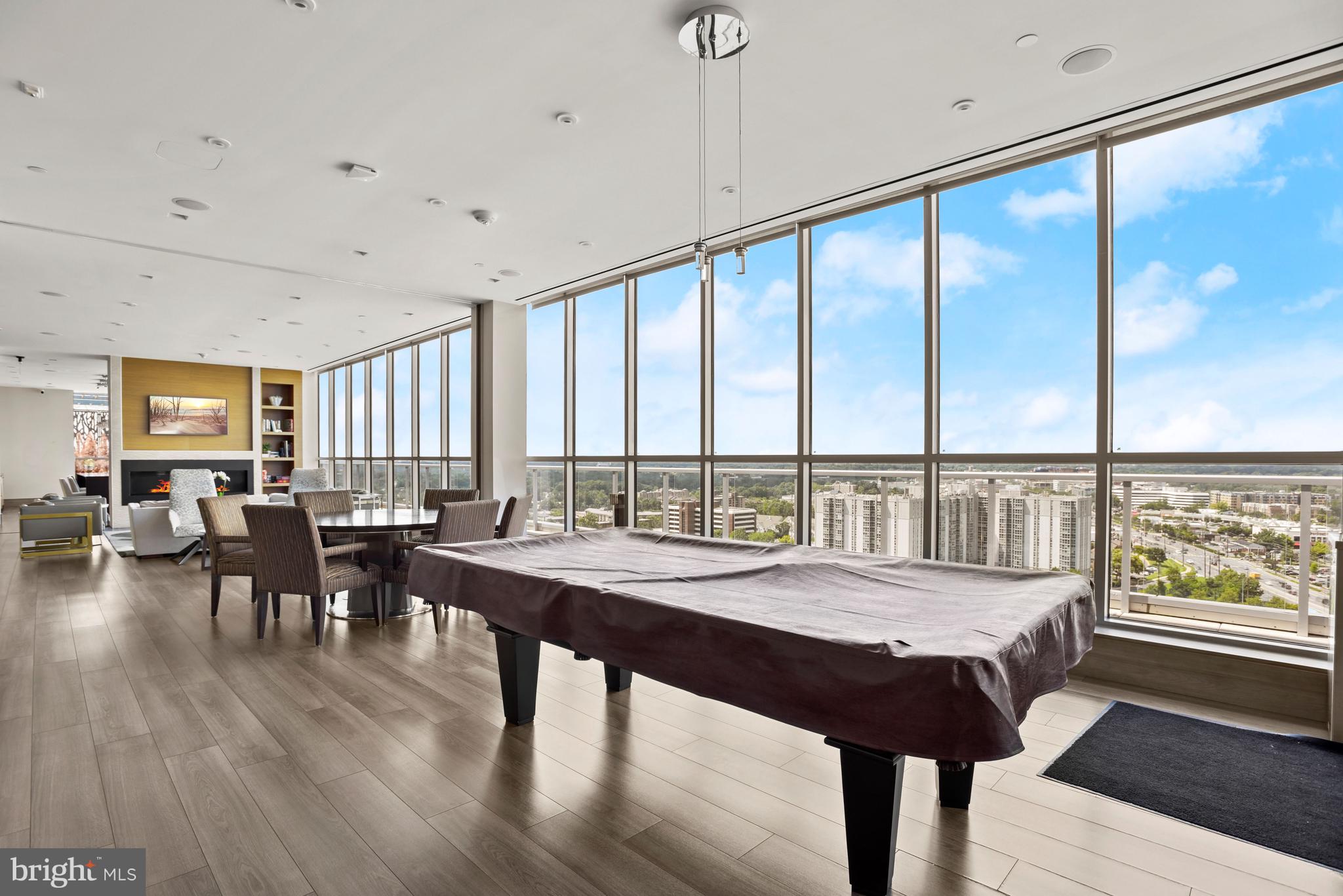 PIKE AND ROSE - Residential