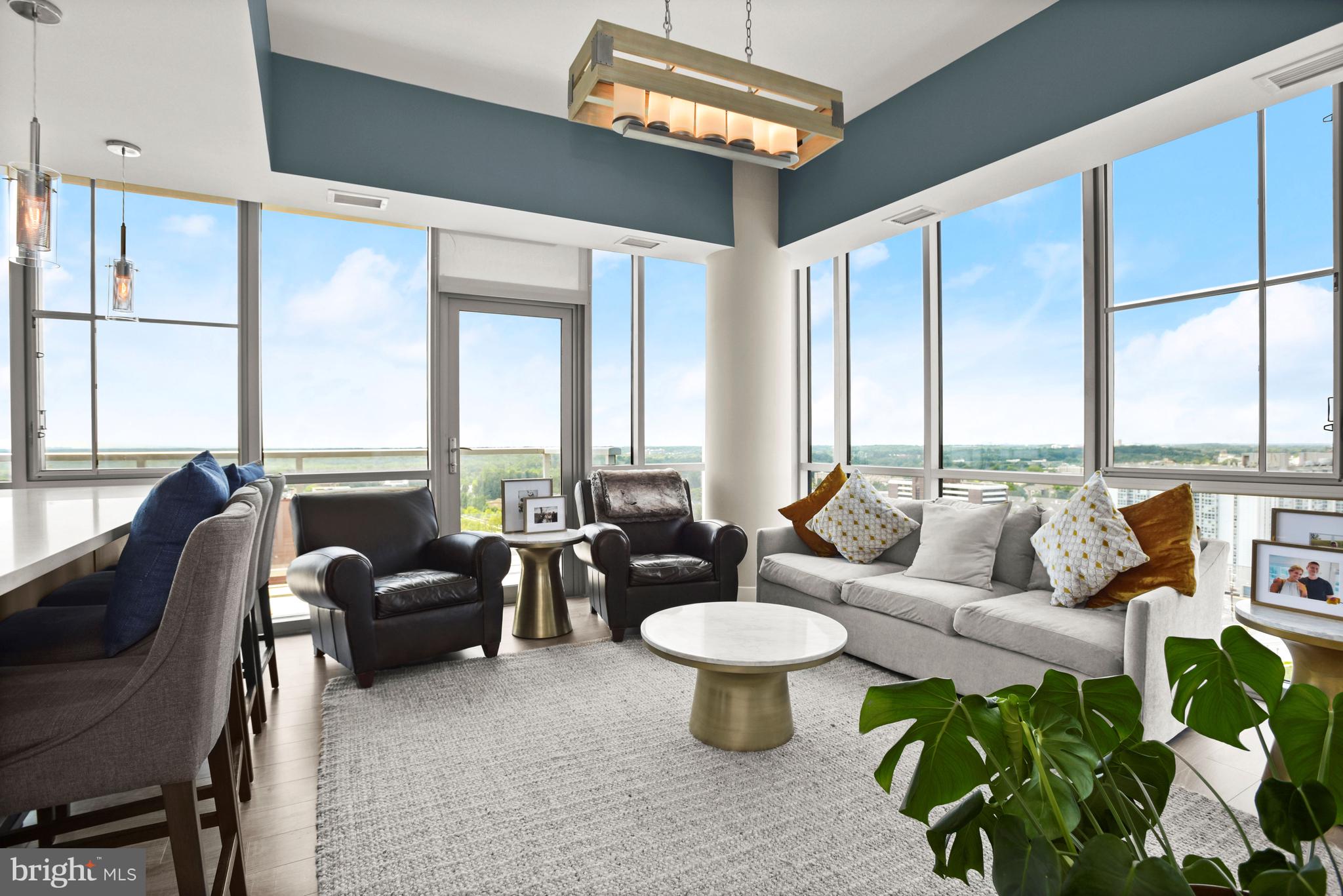 PIKE AND ROSE - Residential