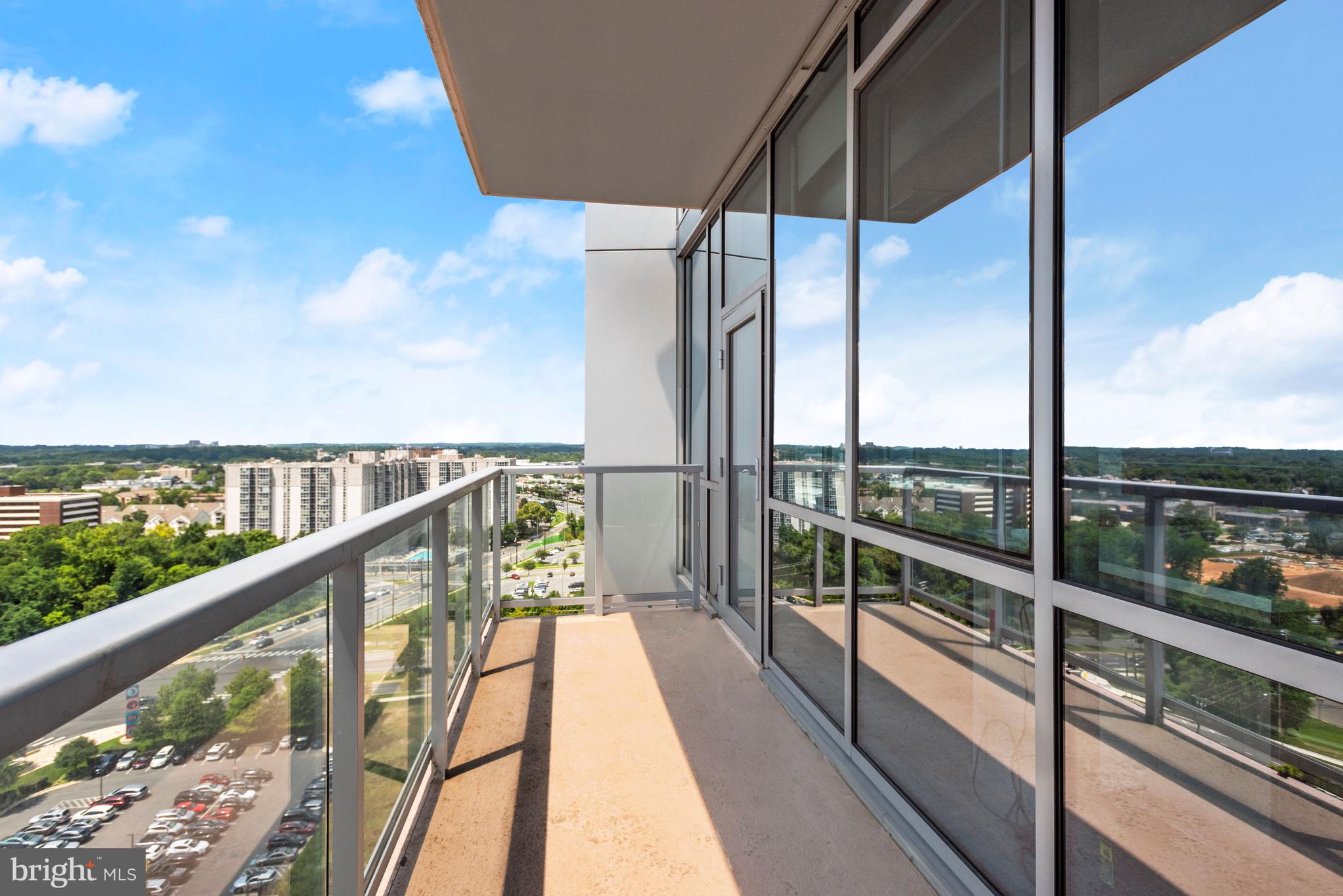 PIKE AND ROSE - Residential