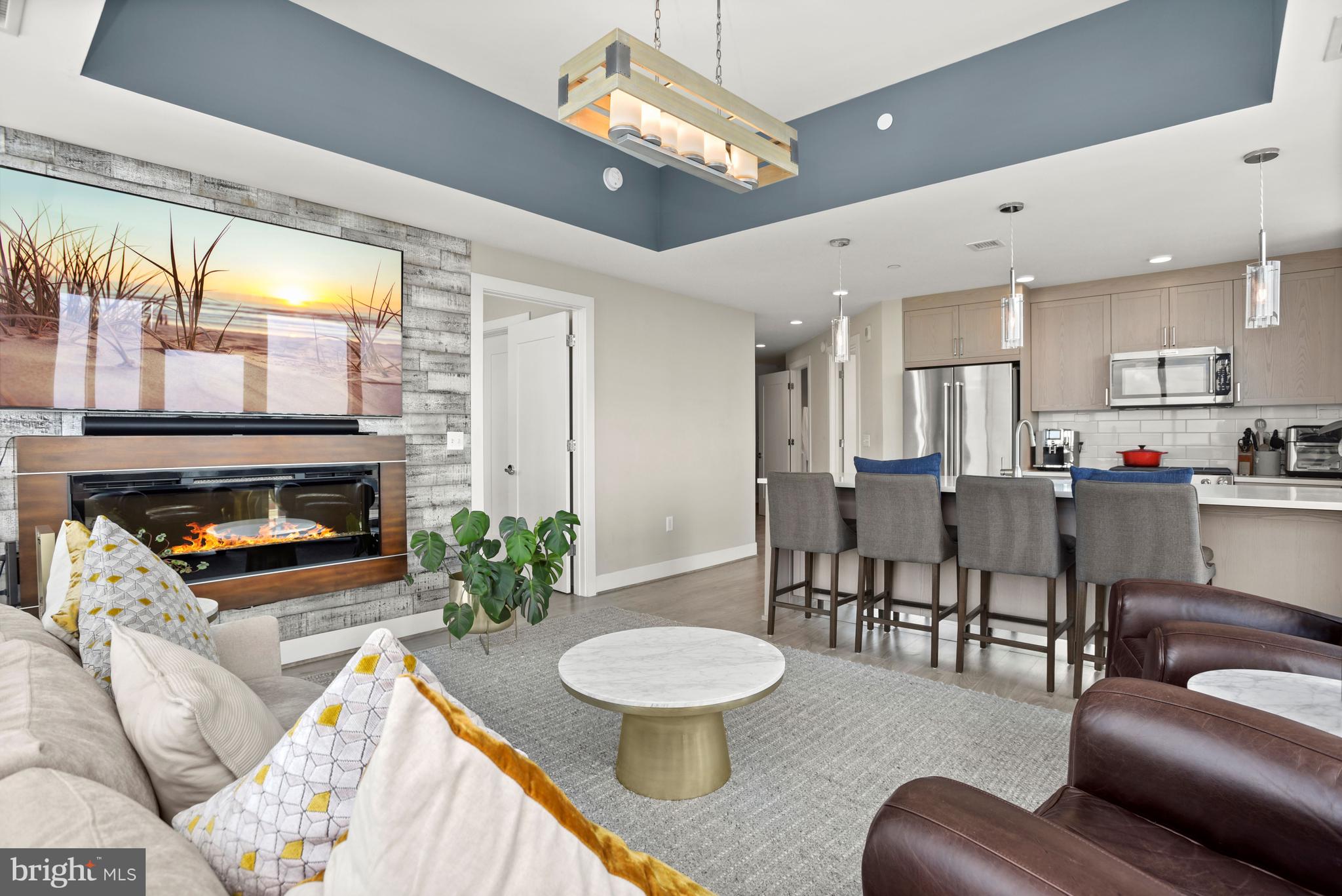 PIKE AND ROSE - Residential