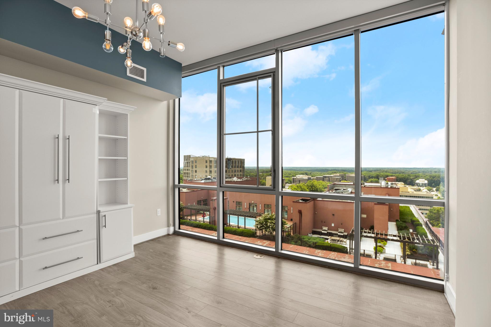 PIKE AND ROSE - Residential