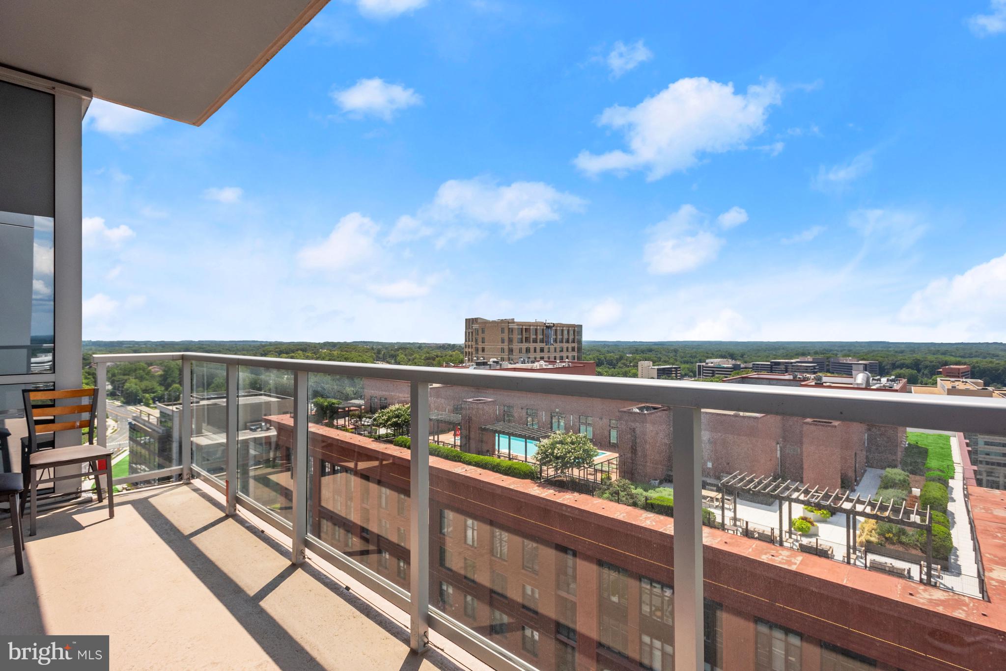 PIKE AND ROSE - Residential