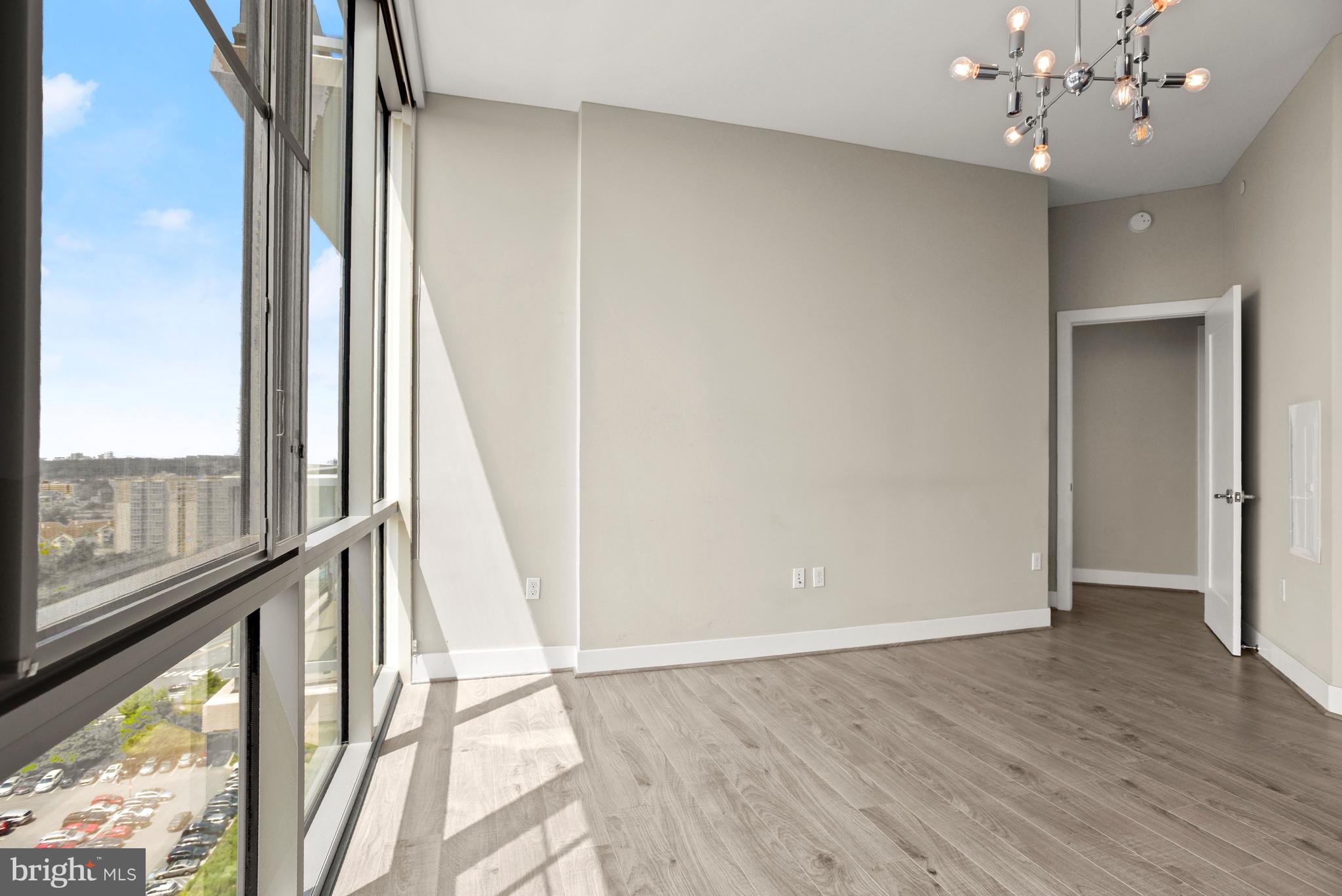 PIKE AND ROSE - Residential