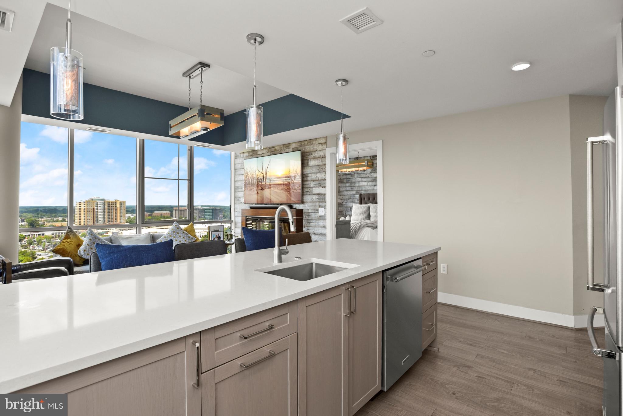 PIKE AND ROSE - Residential