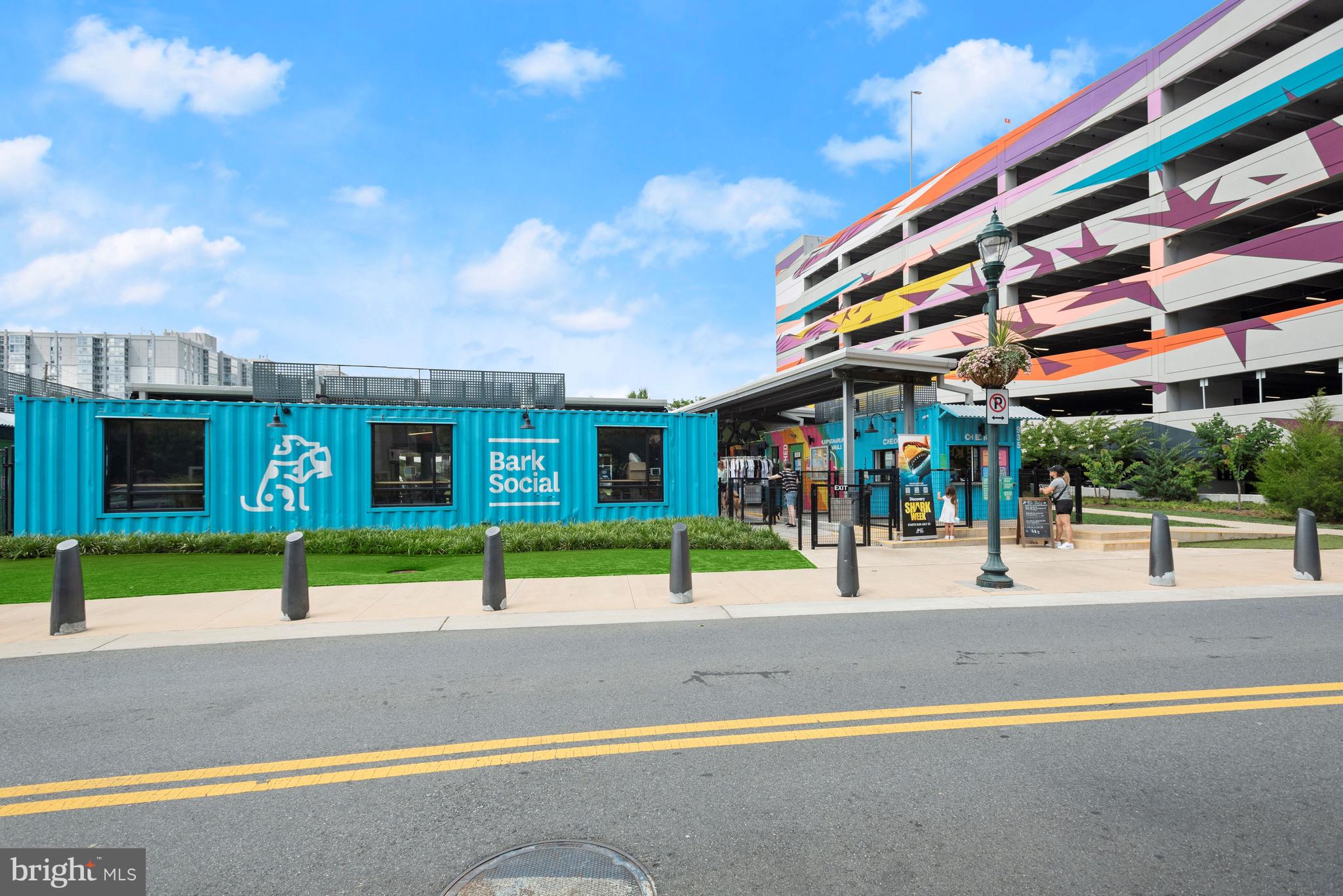 PIKE AND ROSE - Residential