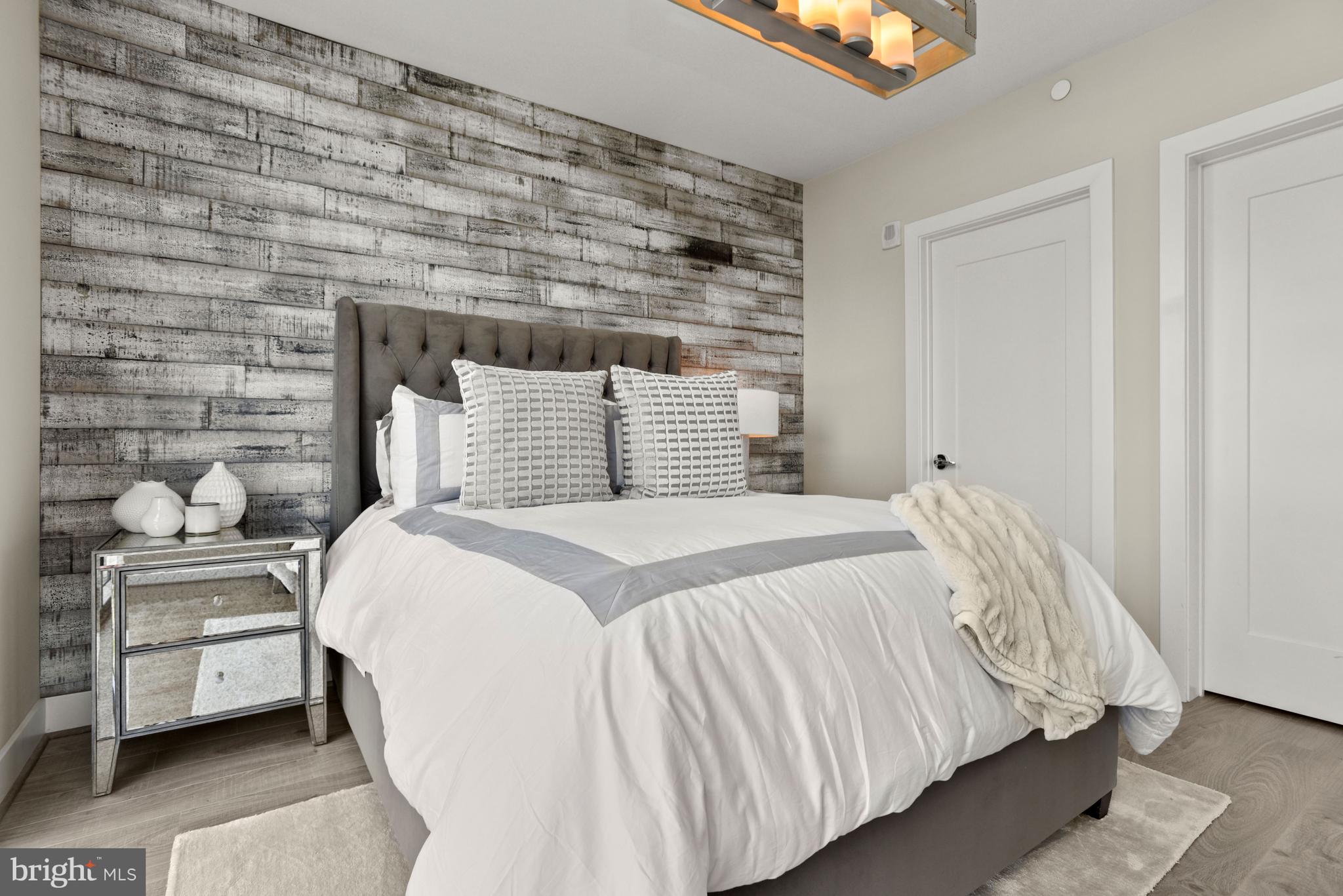 PIKE AND ROSE - Residential