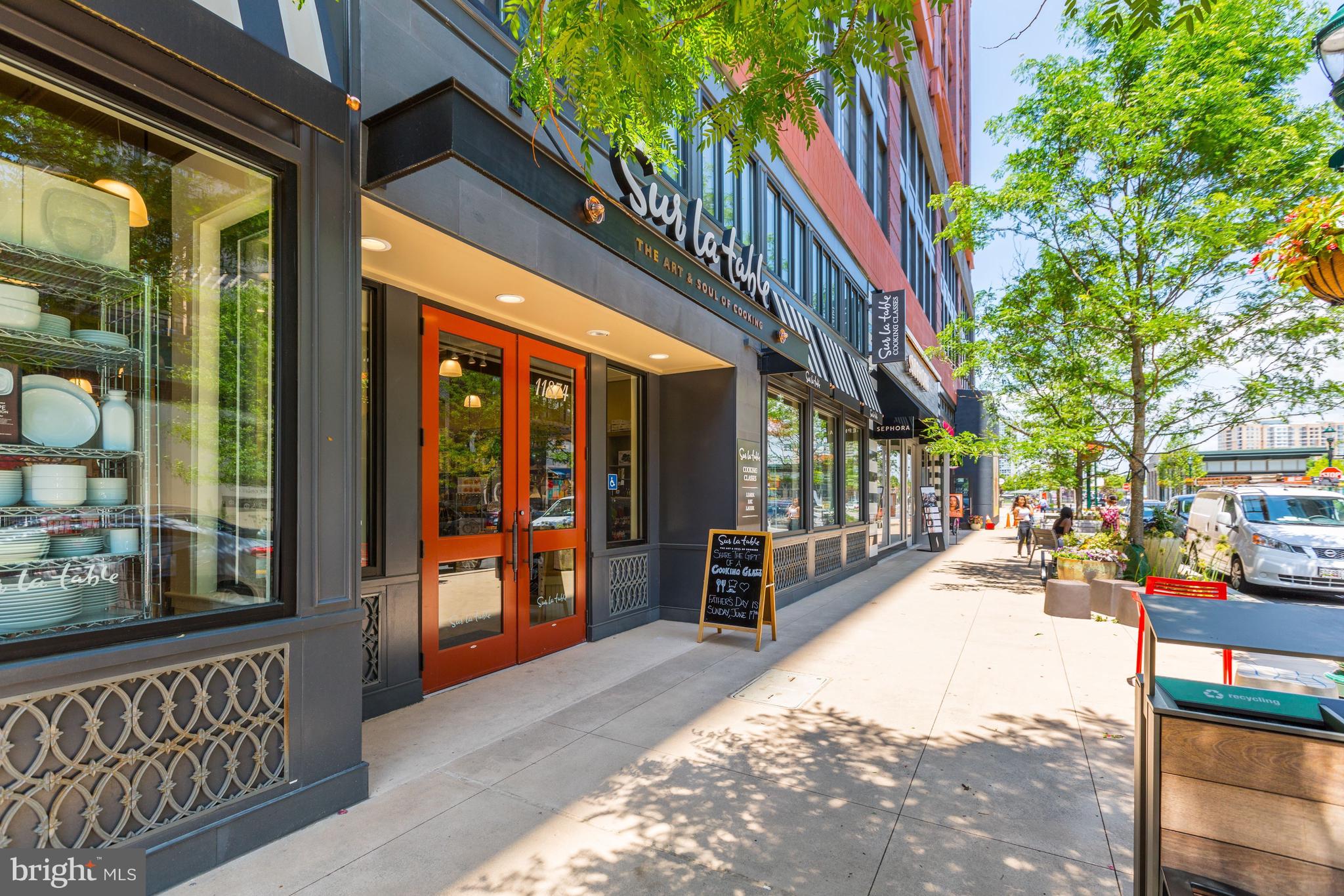 PIKE AND ROSE - Residential