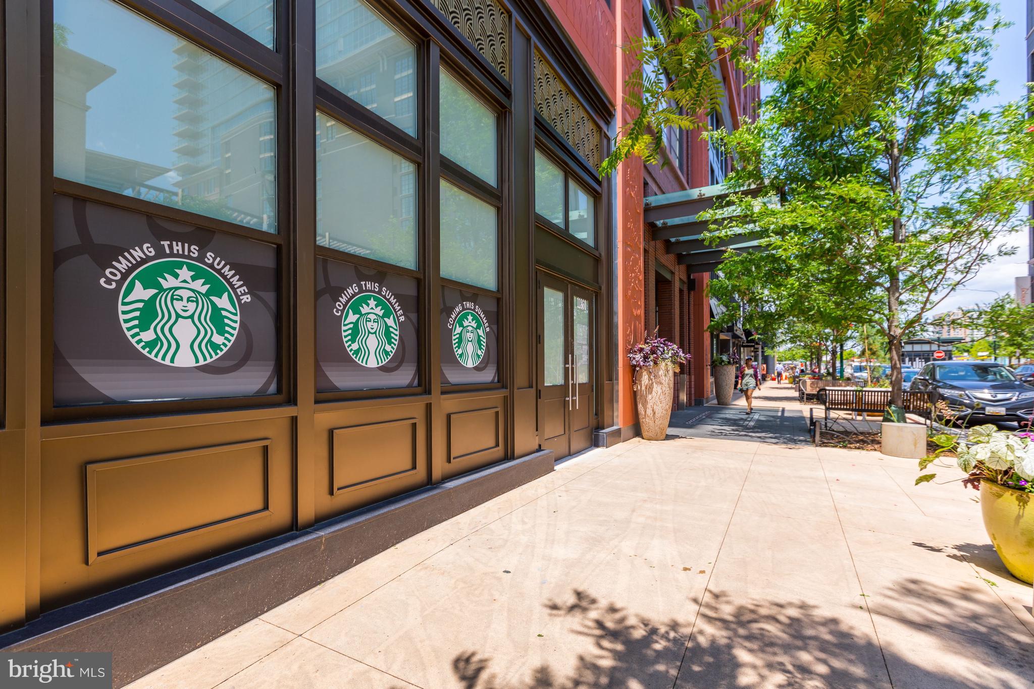 PIKE AND ROSE - Residential