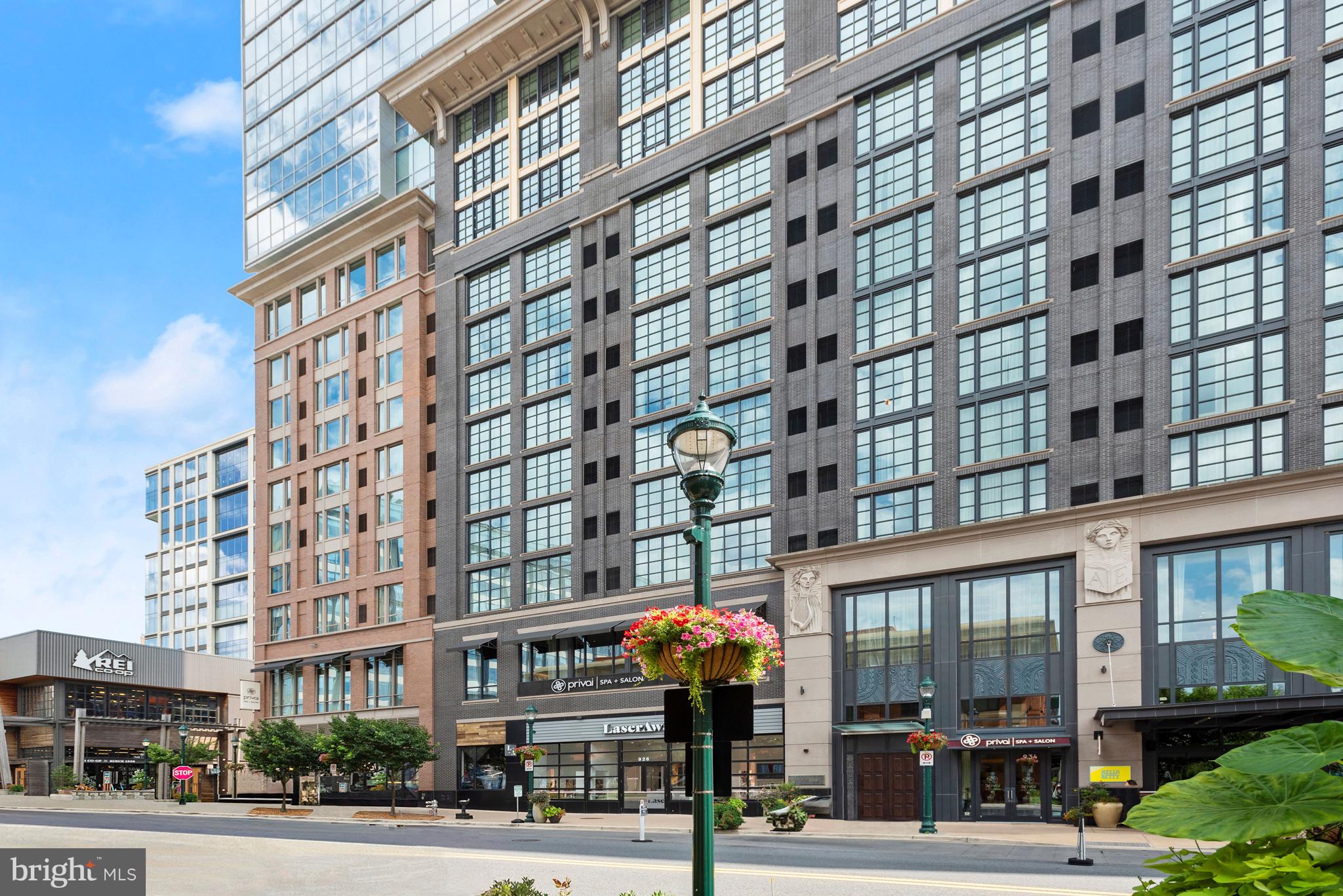 PIKE AND ROSE - Residential