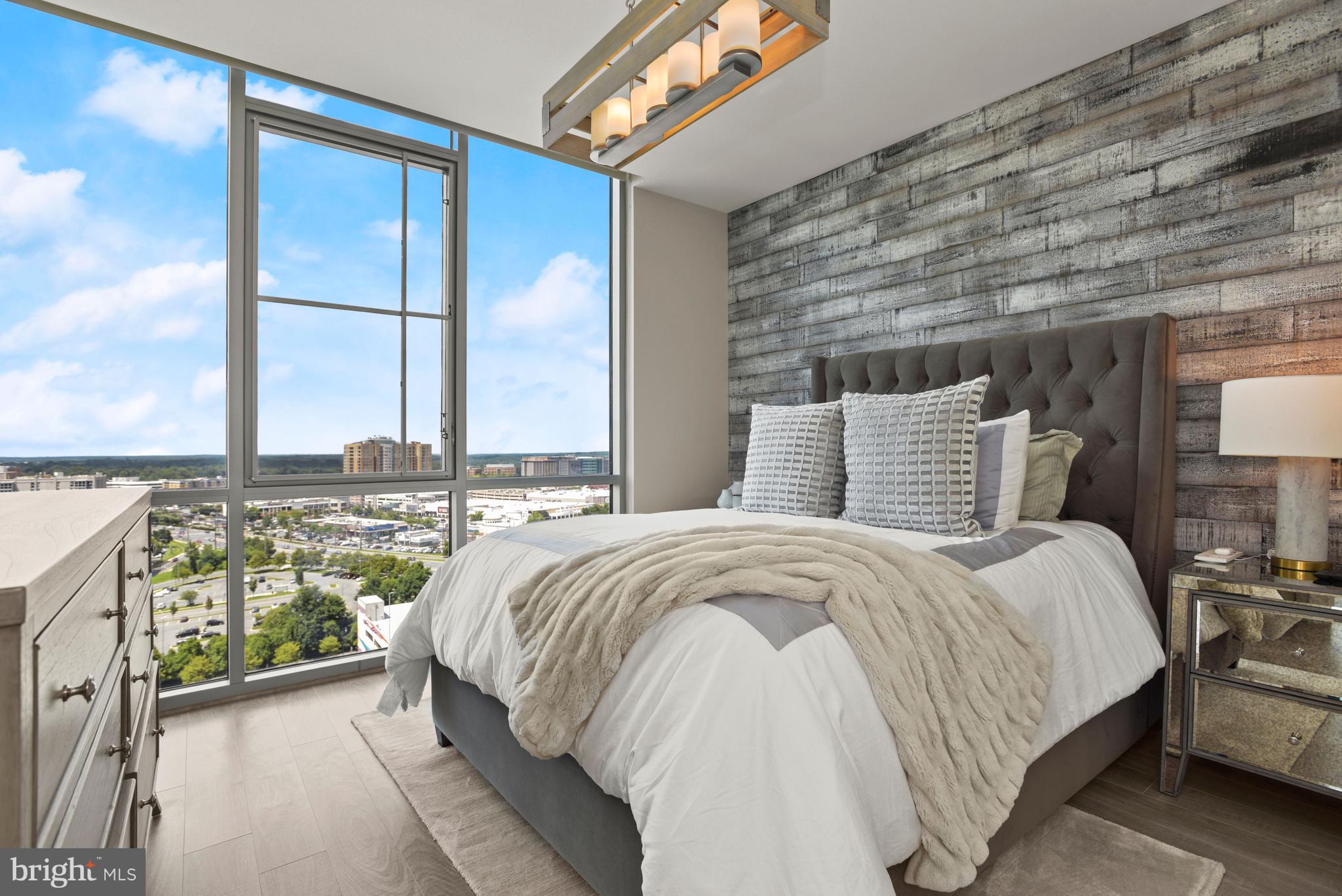 PIKE AND ROSE - Residential