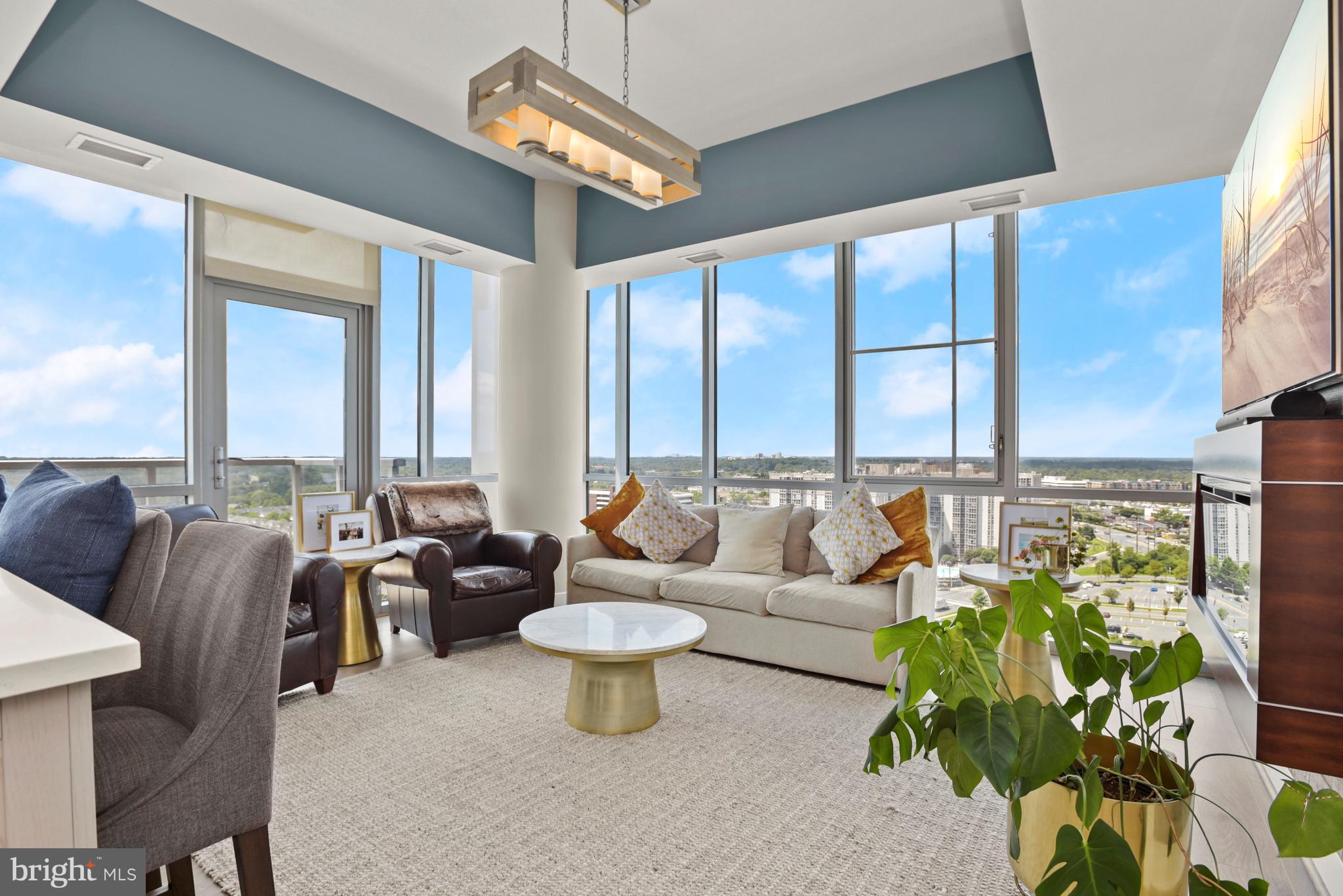 PIKE AND ROSE - Residential