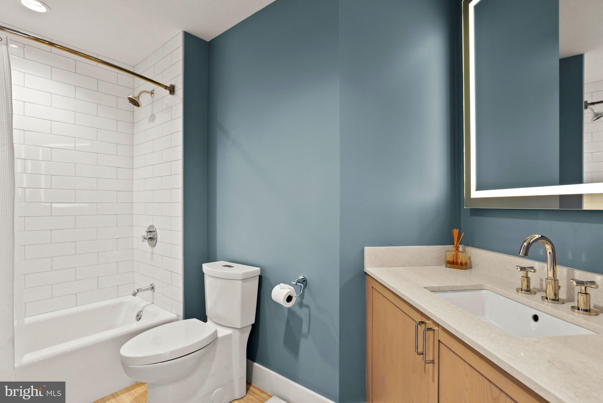 PIKE AND ROSE - Residential