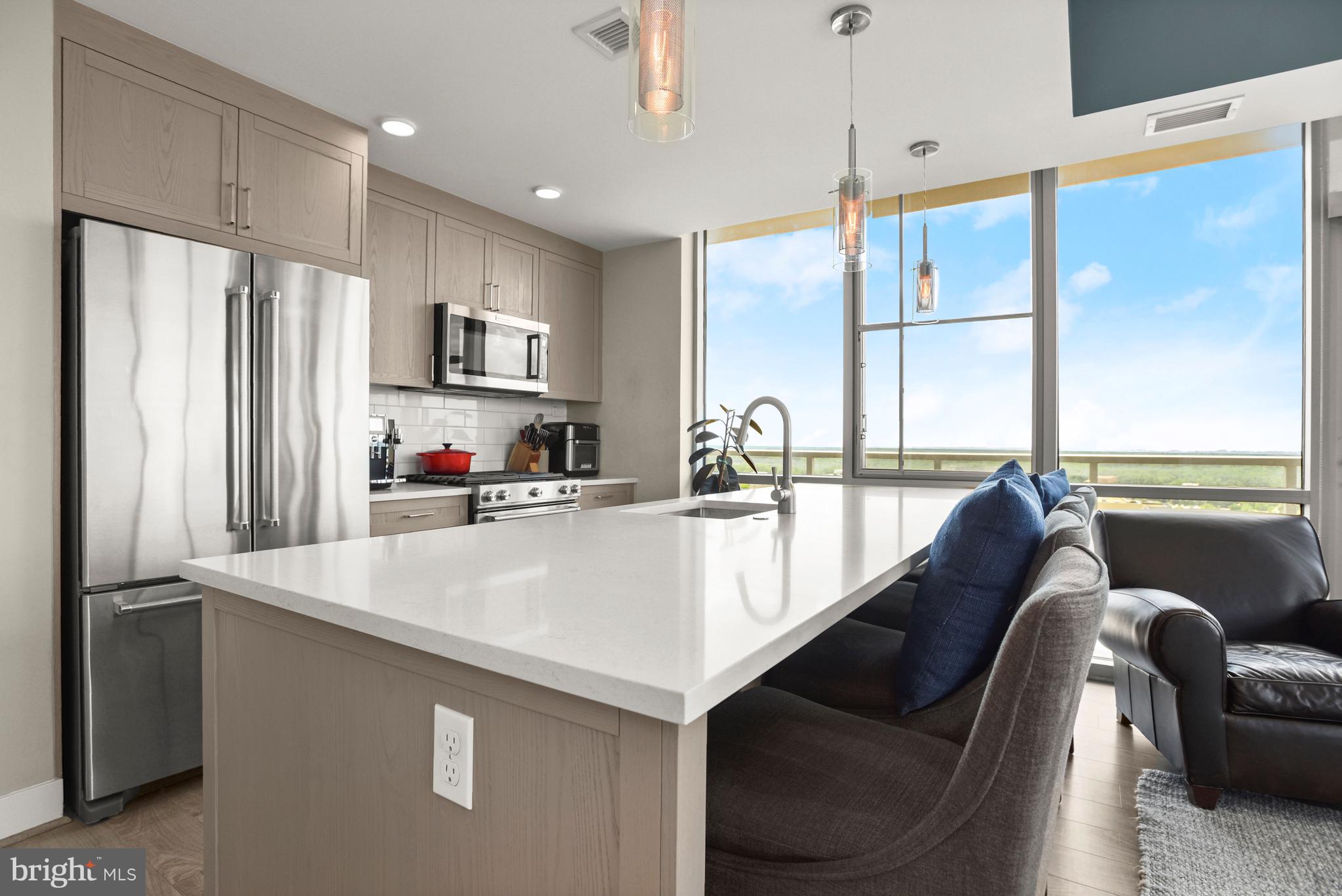 PIKE AND ROSE - Residential