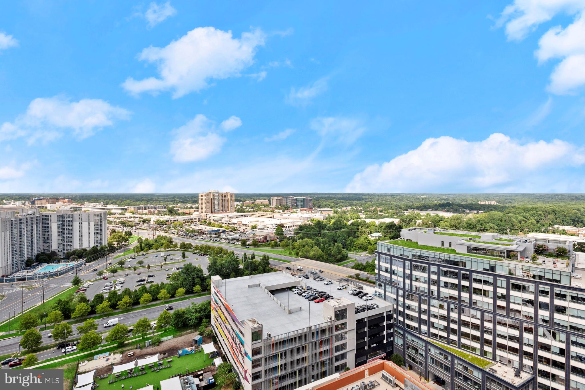 PIKE AND ROSE - Residential