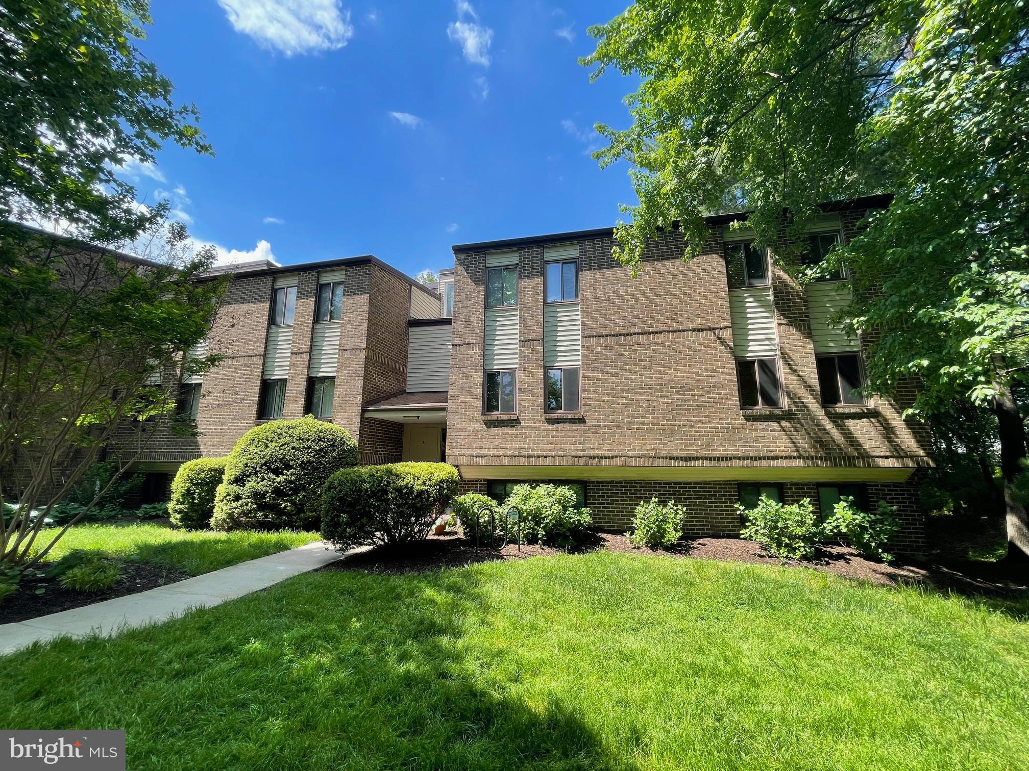 6 LONGSTREAM COURT T-2