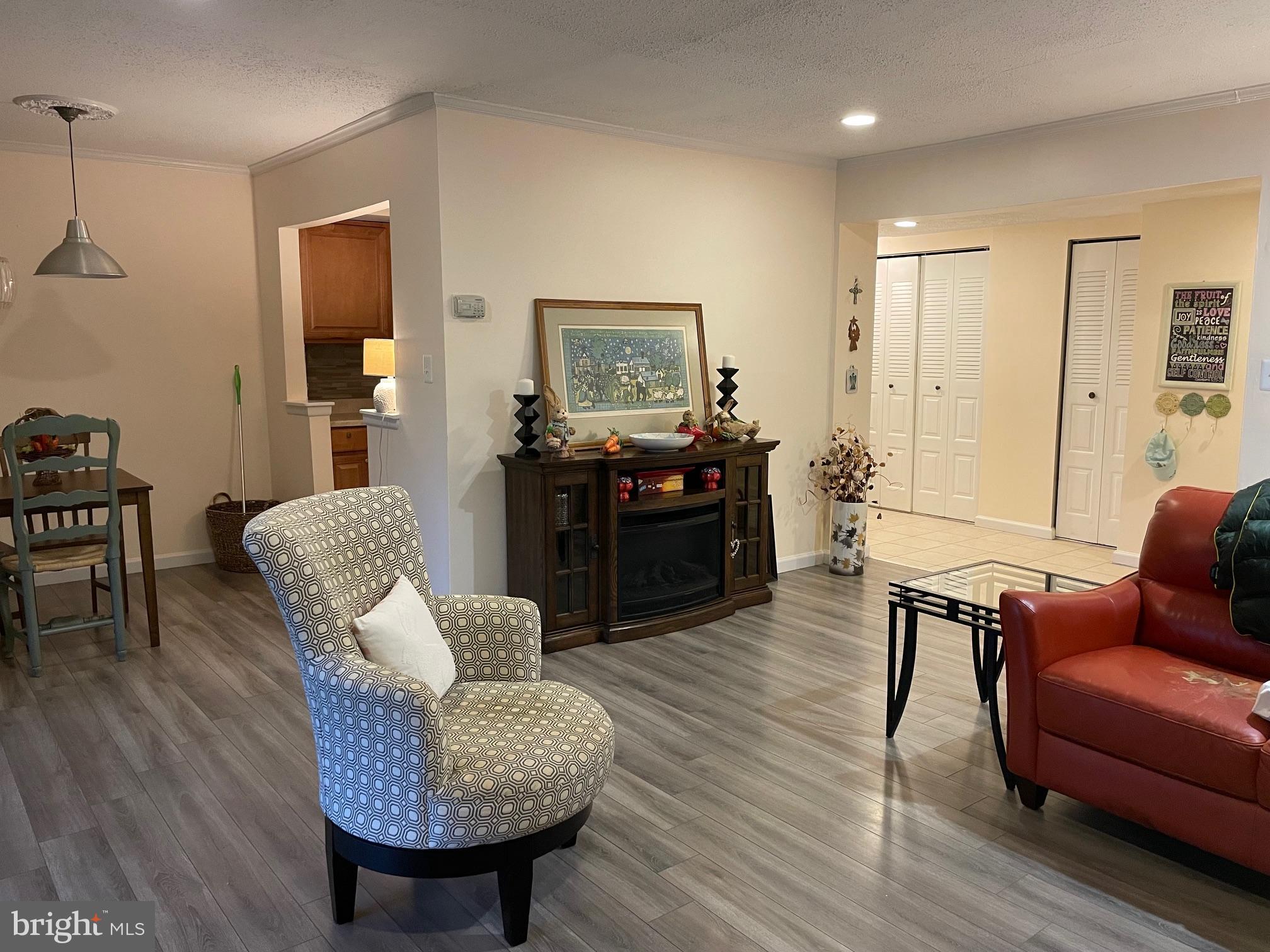 6 LONGSTREAM COURT T-2