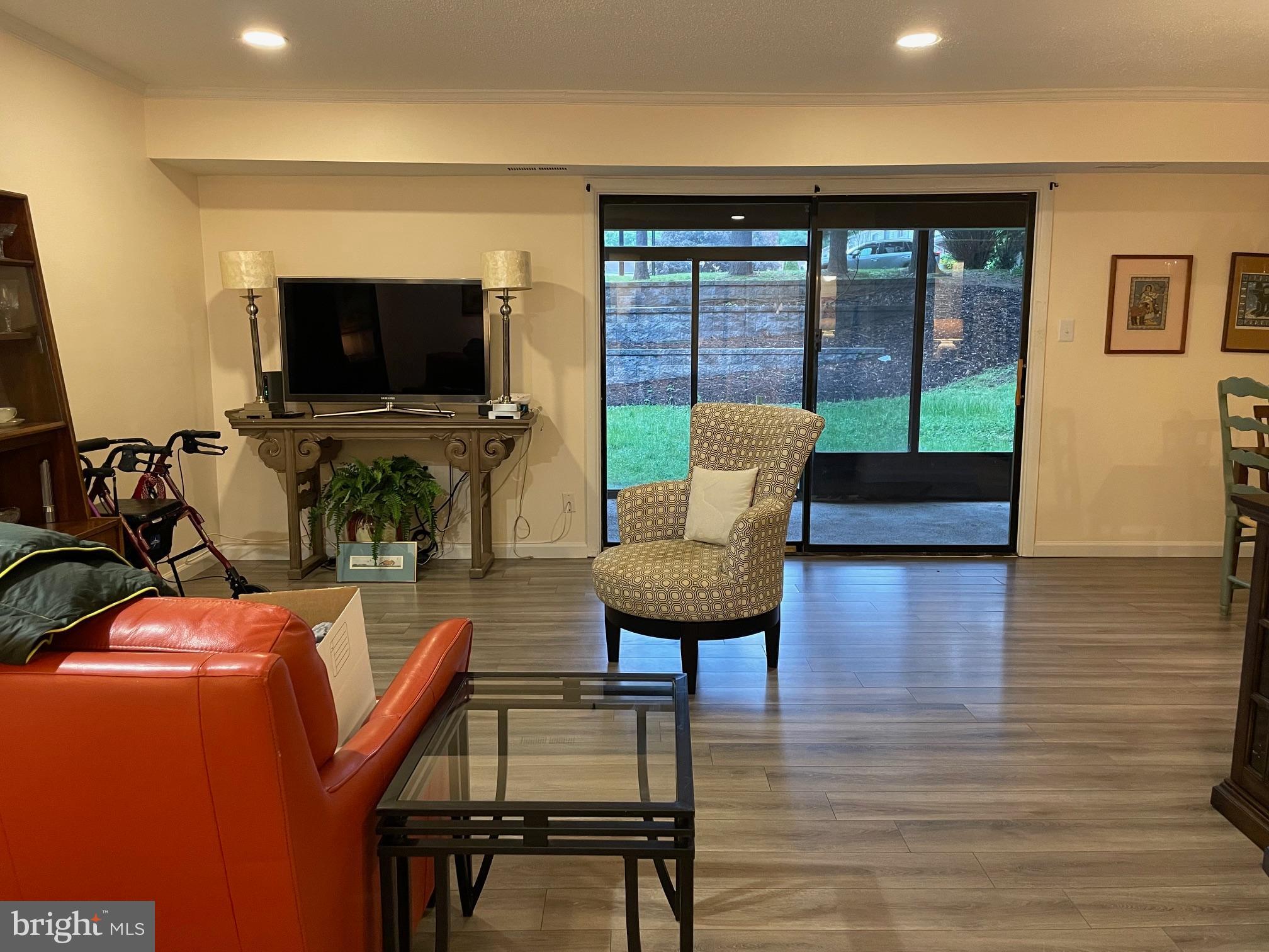 6 LONGSTREAM COURT T-2