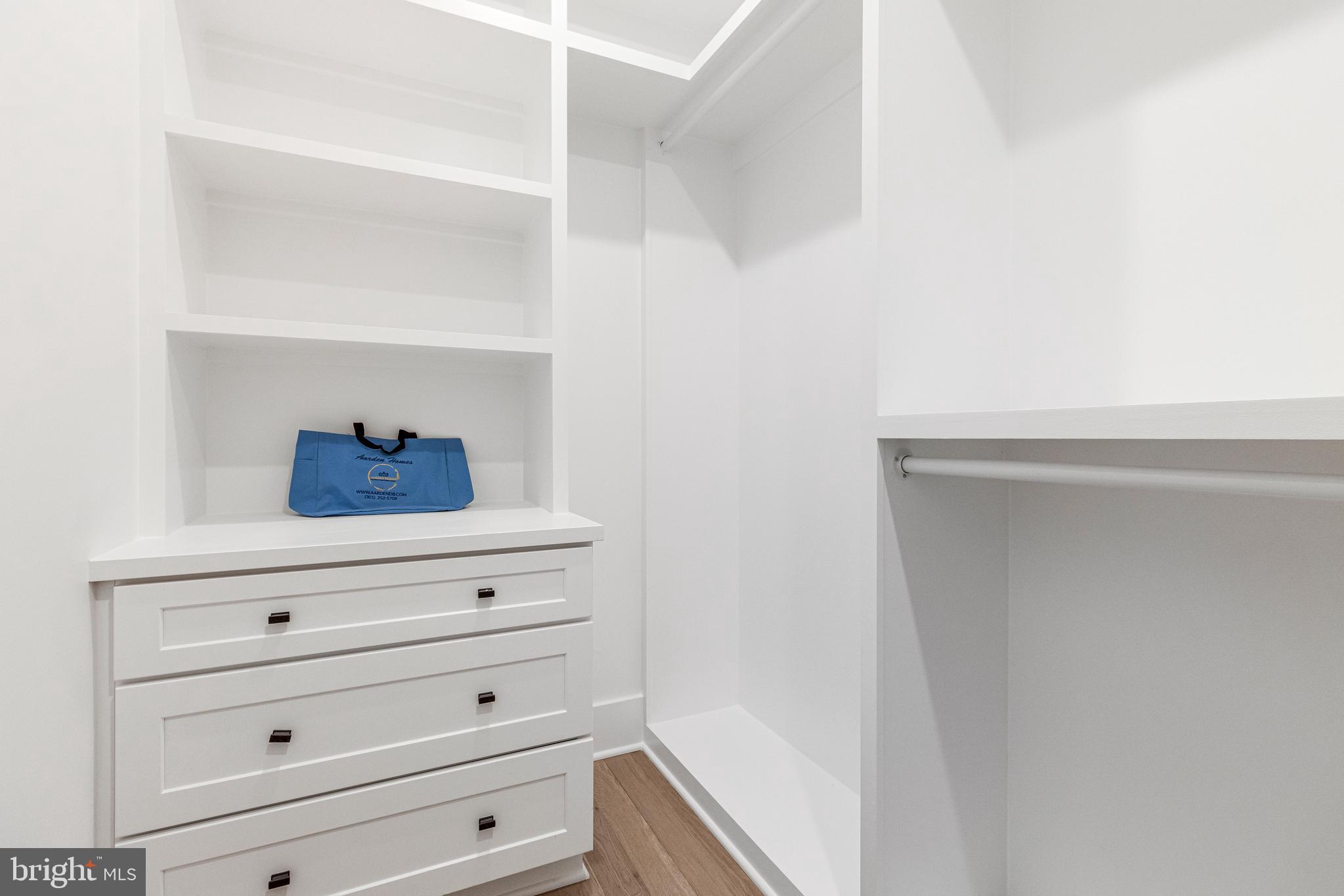 OAKLAND TERRACE - Residential