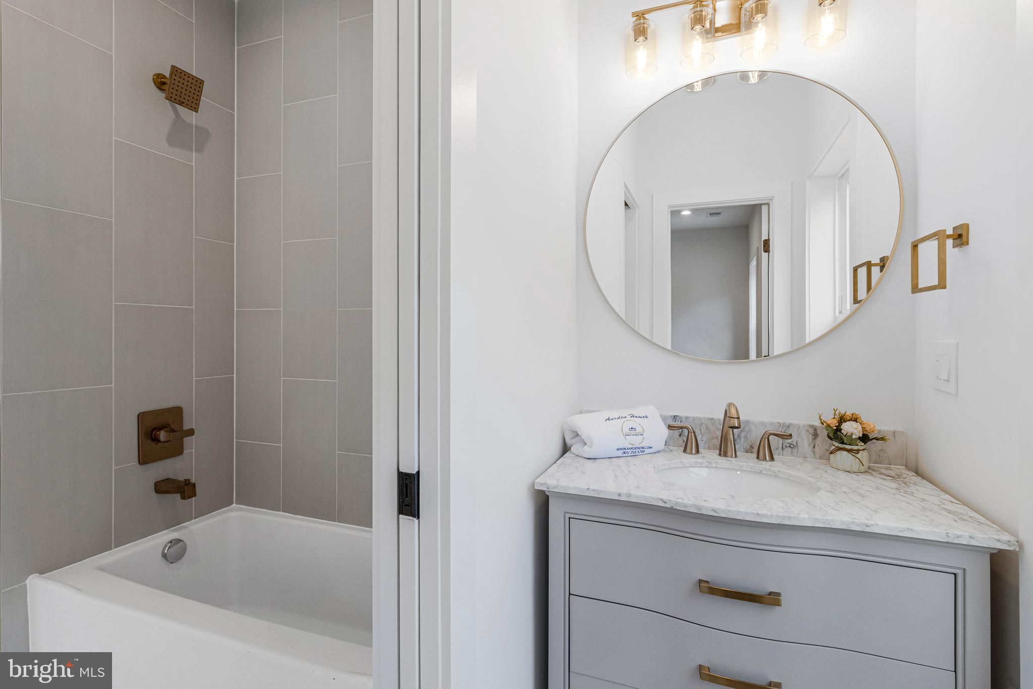 OAKLAND TERRACE - Residential