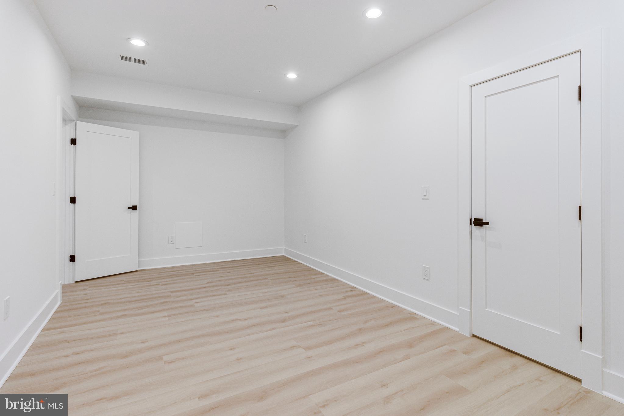 OAKLAND TERRACE - Residential